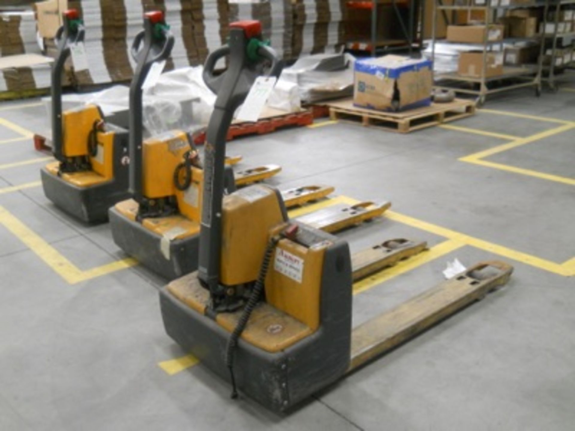 Cat mod. WP3000, 3000lb Electric Pallet Jack, 24 Volts, 110 Built-In Charger (Not in Service)