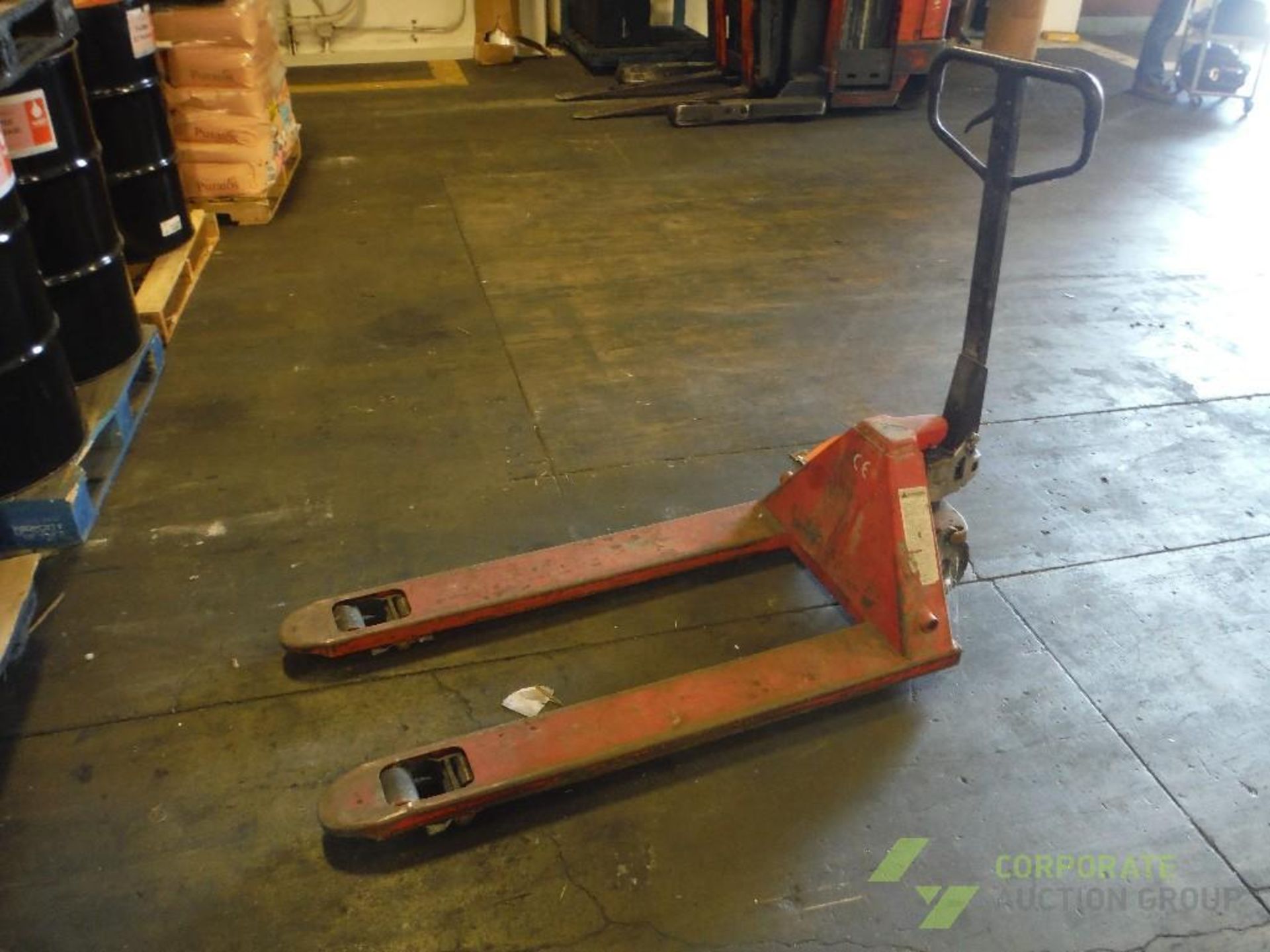 Red hand pallet jack, missing front wheel - Image 2 of 2