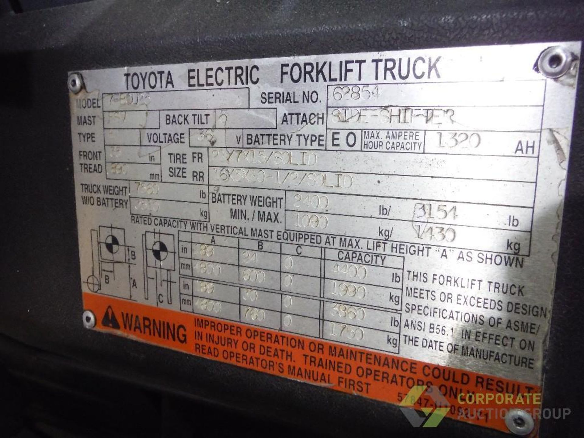 Toyota 36 volt fork lift, Model 7FBCU25, SN 62854, 4400 lb. capacity, side shift, low 3 stage - Image 7 of 7