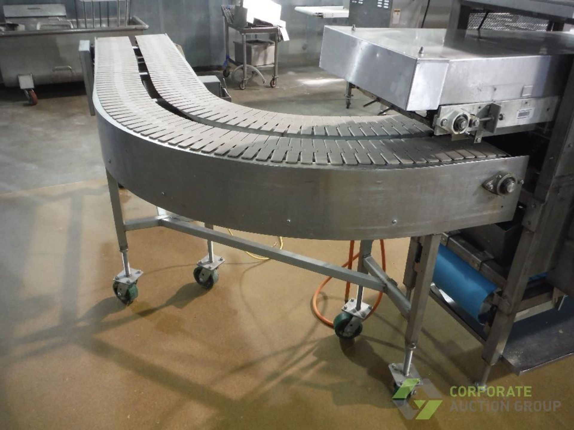 Dual lane 90 degree table top conveyor, 7.5 in. wide each belt, overall 96 in. long x 48 in. wide - Image 4 of 4