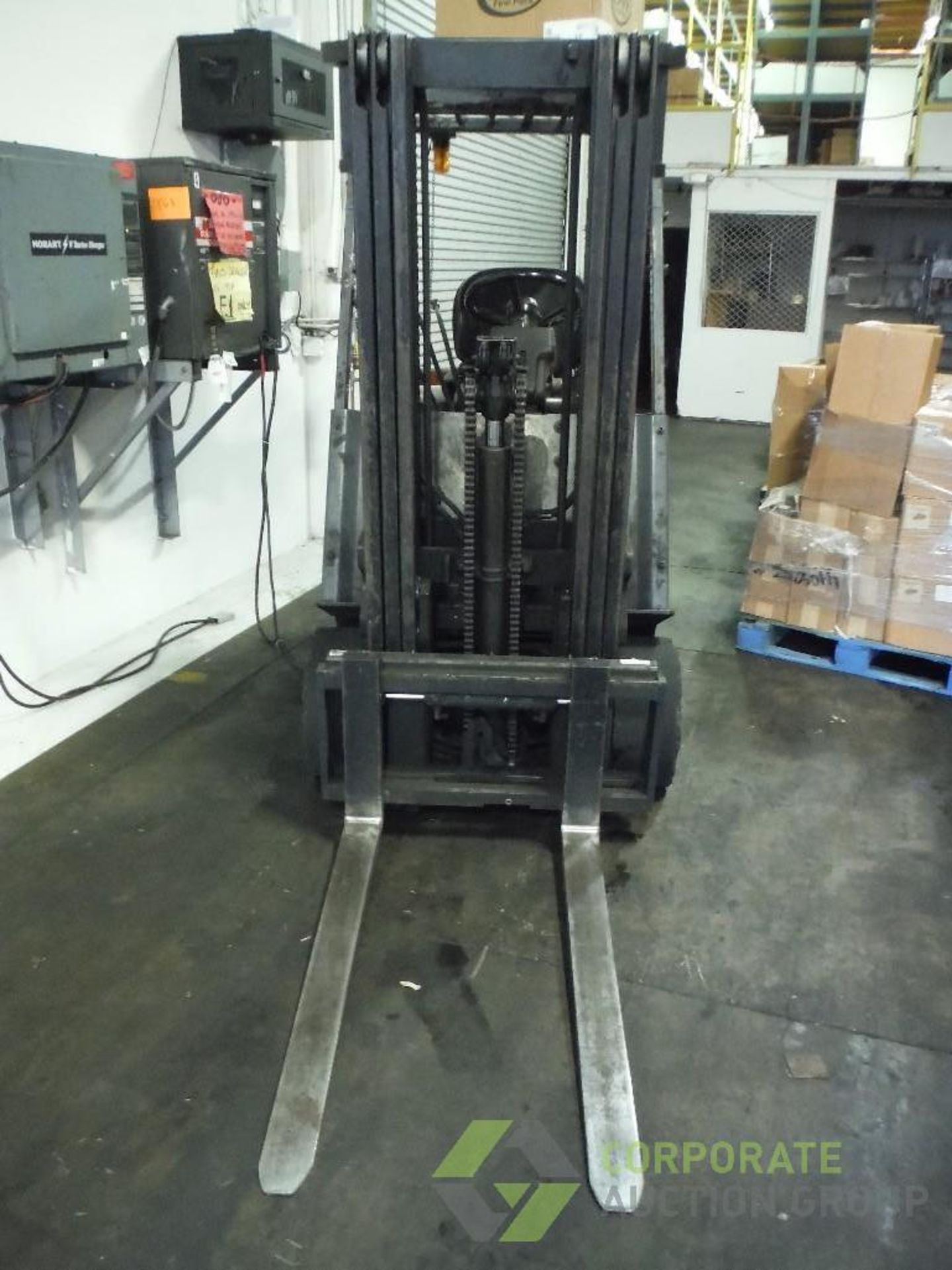 Toyota 48 volt electric fork lift, Model 5FBCU25, SN 63202, 4500 lb. capacity, 3 stage mast, 188 in. - Image 2 of 7