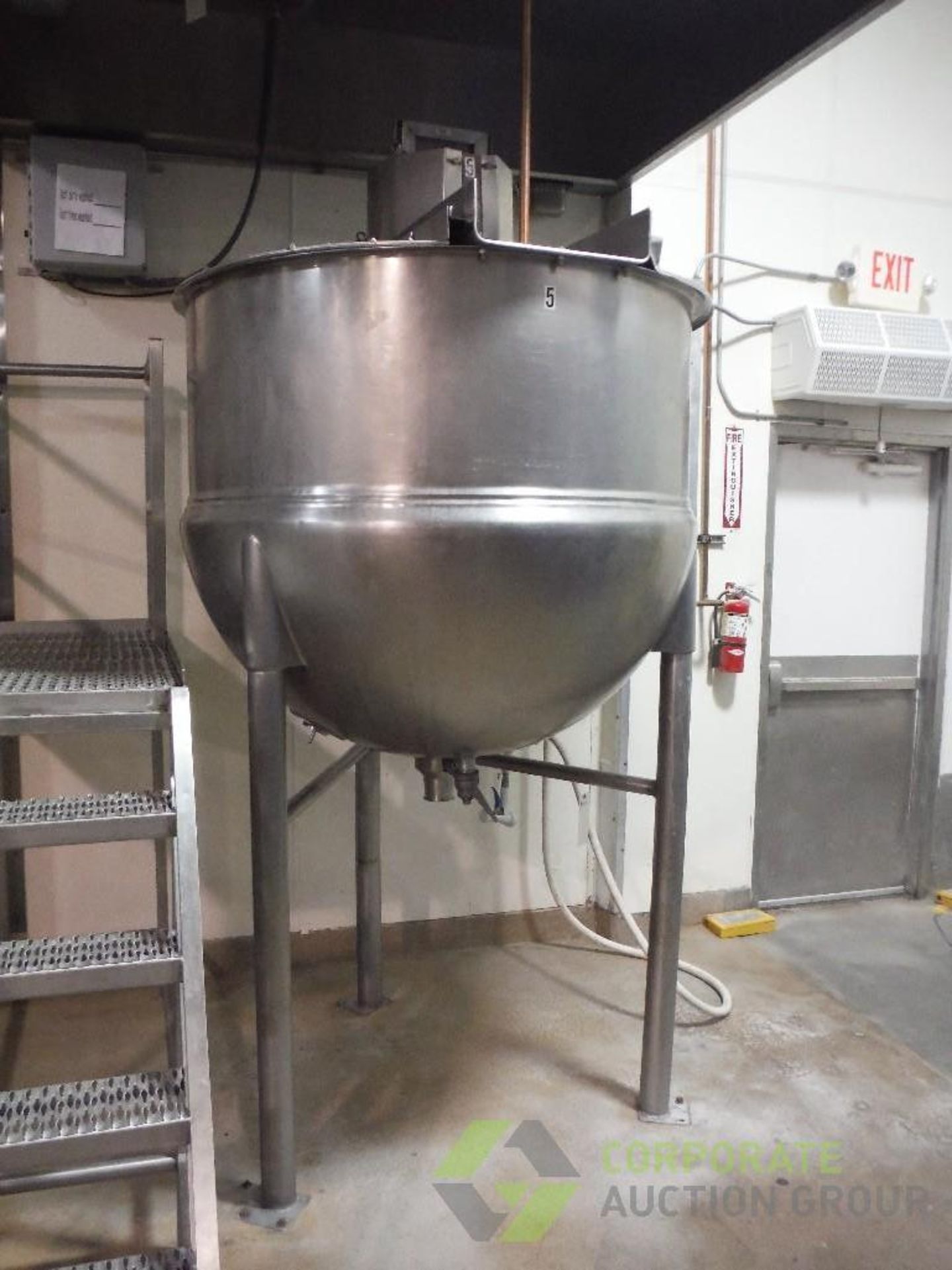 1997 Lee SS 350 gallon kettle, Model 350D9MS, SN C4821A, 1/2 jacket, 90 psi @ 332 F, top