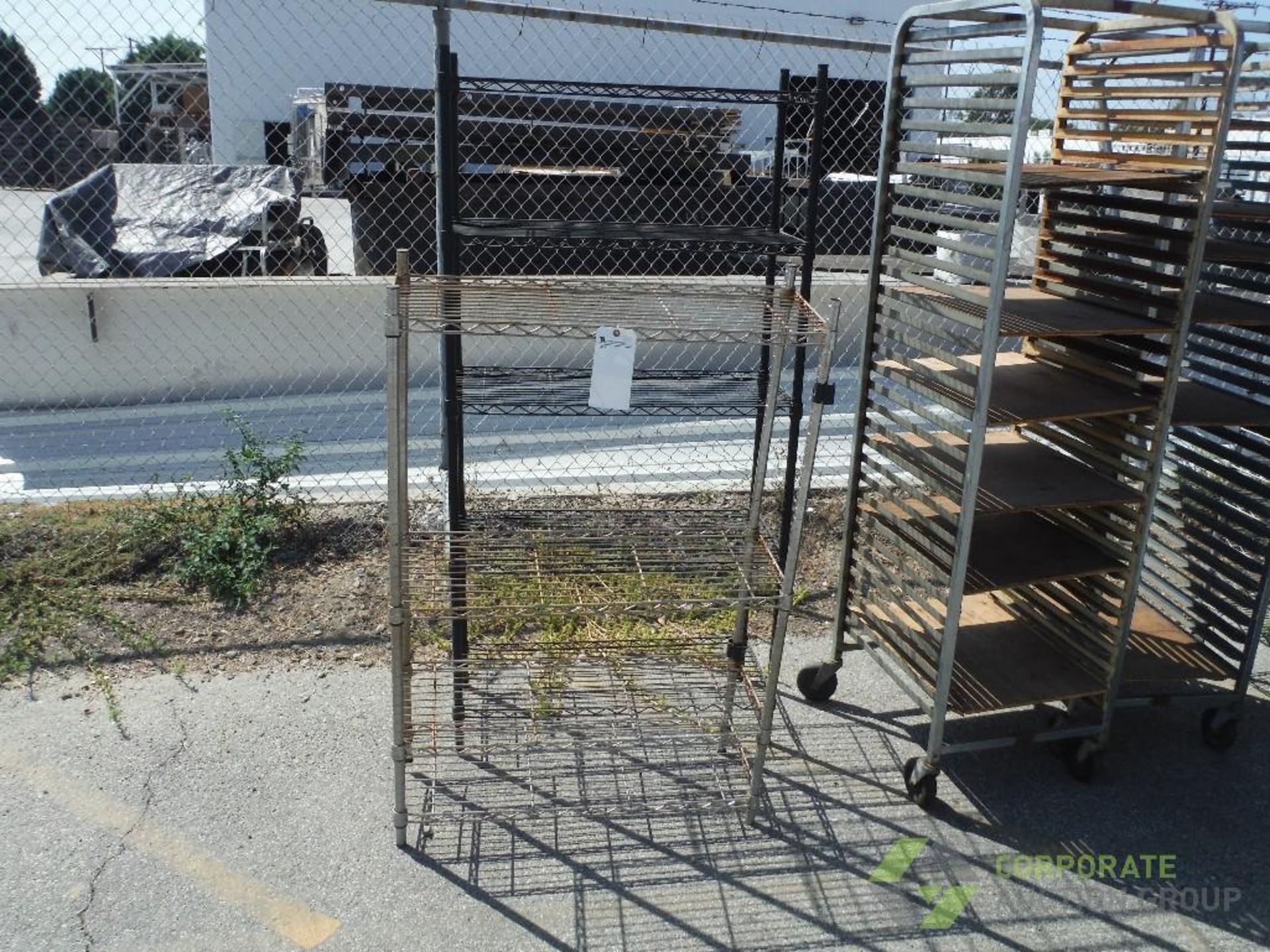 Assorted metro wire racks, bakery racks, carts (LOT) - Image 2 of 5