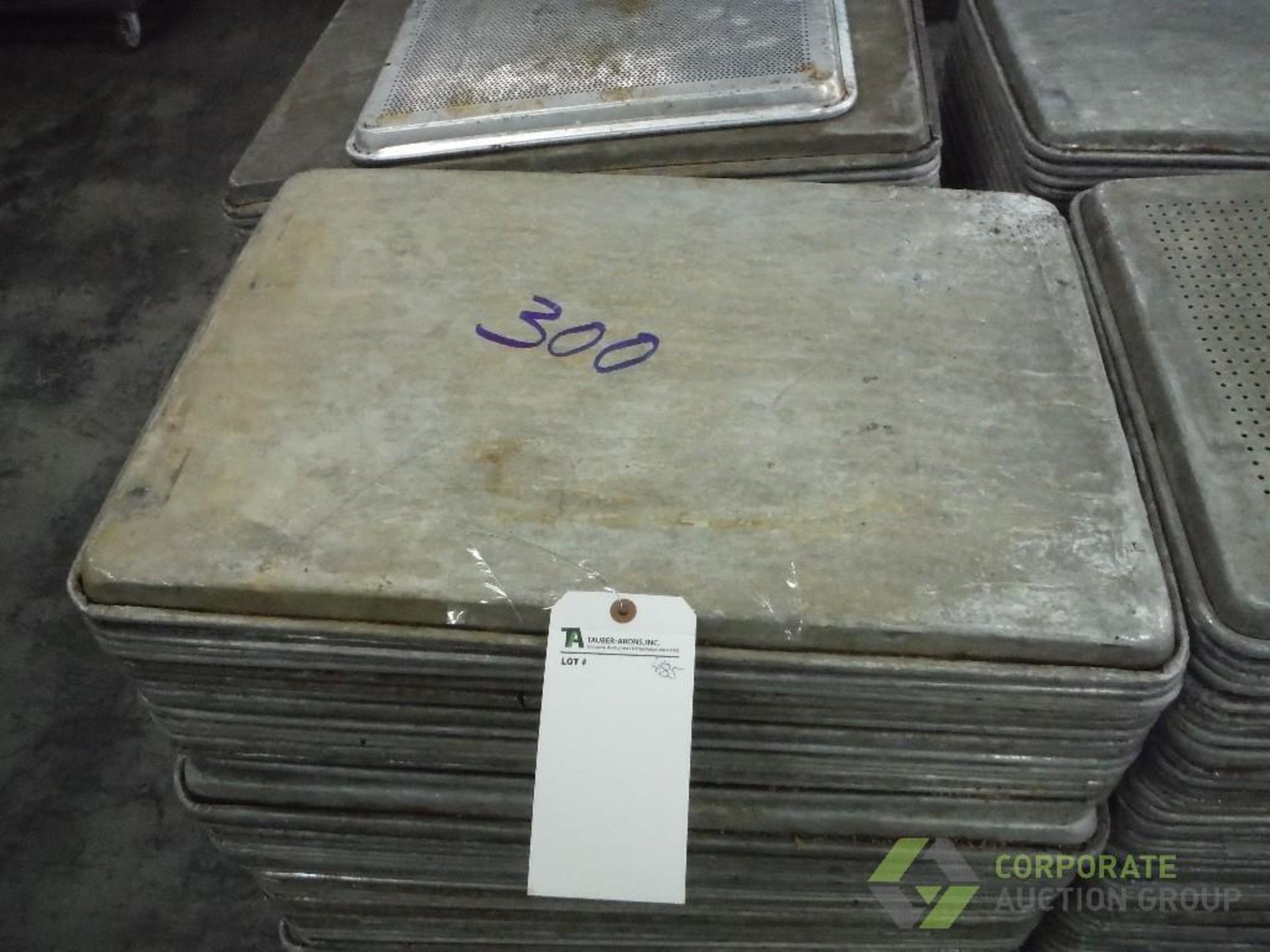Bakery sheet pans, 26 in. x 18 in. approx. 300 (LOT) - Image 3 of 3