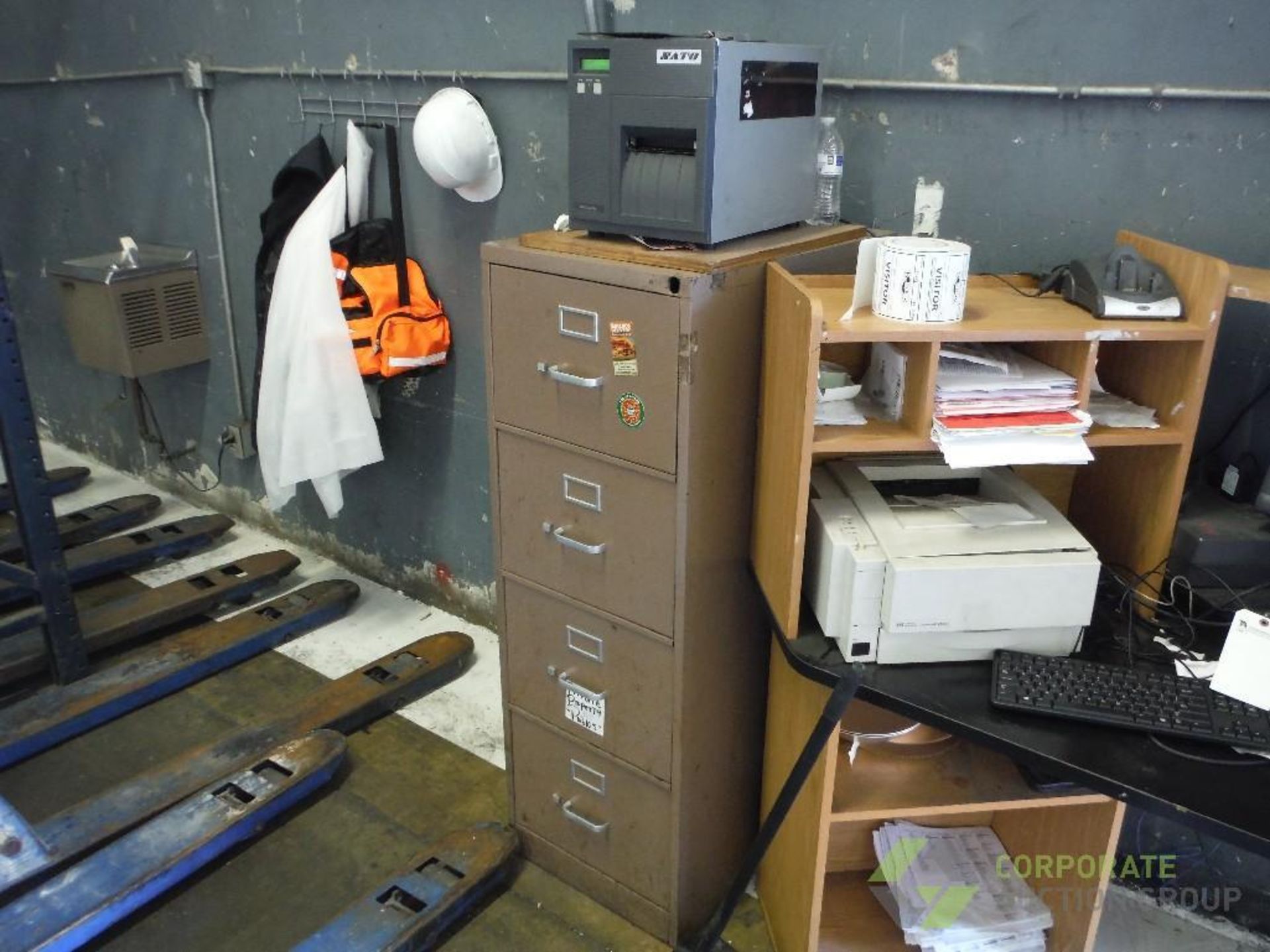 4 drawer filing cabinet, desk - Image 3 of 3
