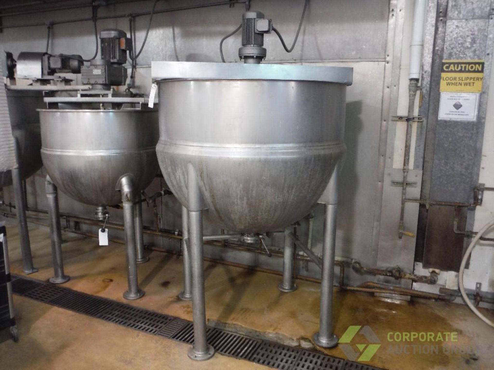 1998 SS Lee 300 gallon kettle, Model 300D7S, SN C6655A, 1/2 jacket, 100 psi @ 330 F, top