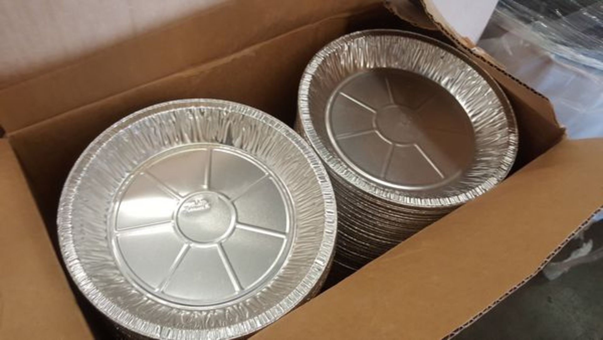 Lot of assorted various size pie tins, plastic muffin trays, clear plastic bags, approx. 35 pallets - Image 6 of 11