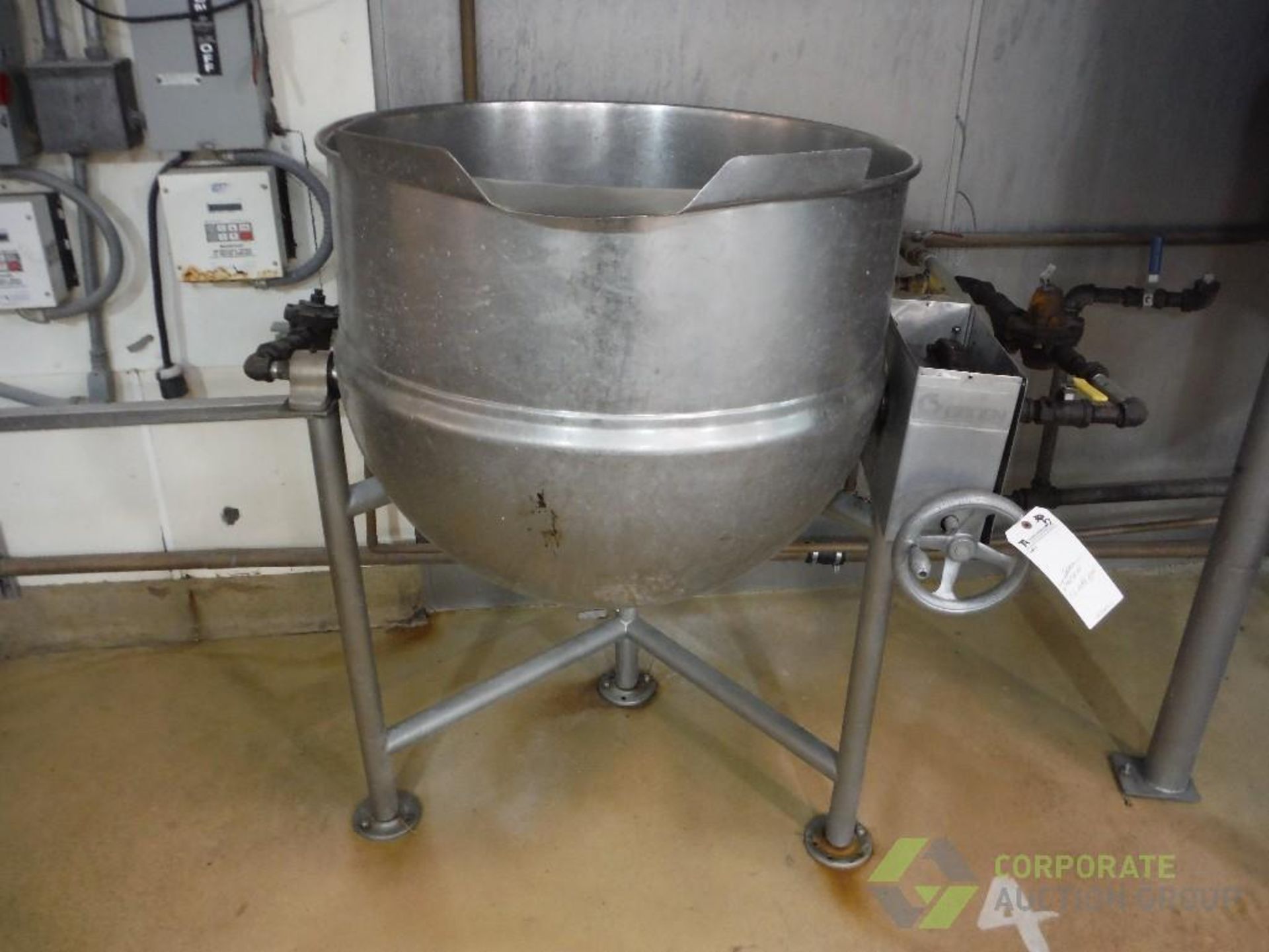 Groen SS 60 gal tilt kettle, Model DL-60, SN 31645-1, 1/2 jacket, 60 psi @ 325 F, dome bottom, 316