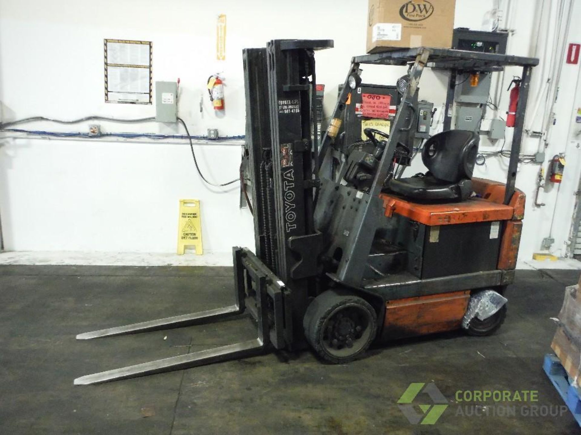 Toyota 48 volt electric fork lift, Model 5FBCU25, SN 63202, 4500 lb. capacity, 3 stage mast, 188 in.
