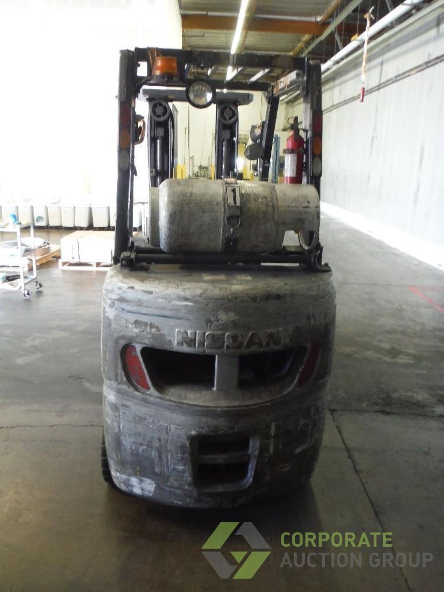 Nissan propane forklift, Model MCP1F2A25LV, SN G95213, 4700 lb. capacity, 3 stage mast, 187 in. lift - Image 5 of 7