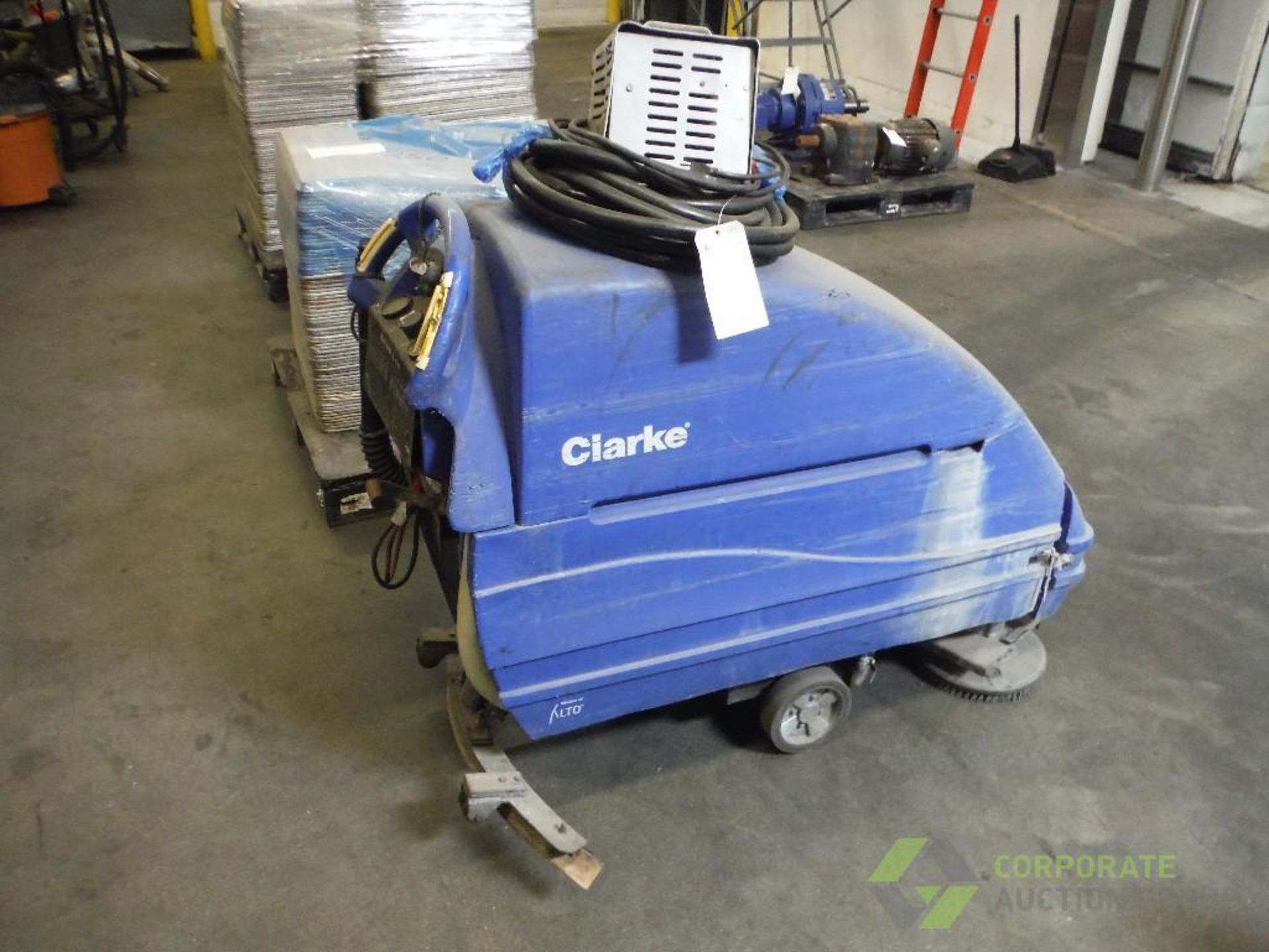 Clarke walk behind floor scrubber, Model Encore L24263300AHPADS, SN CJ1131, 24 volt, with charger - Image 2 of 8