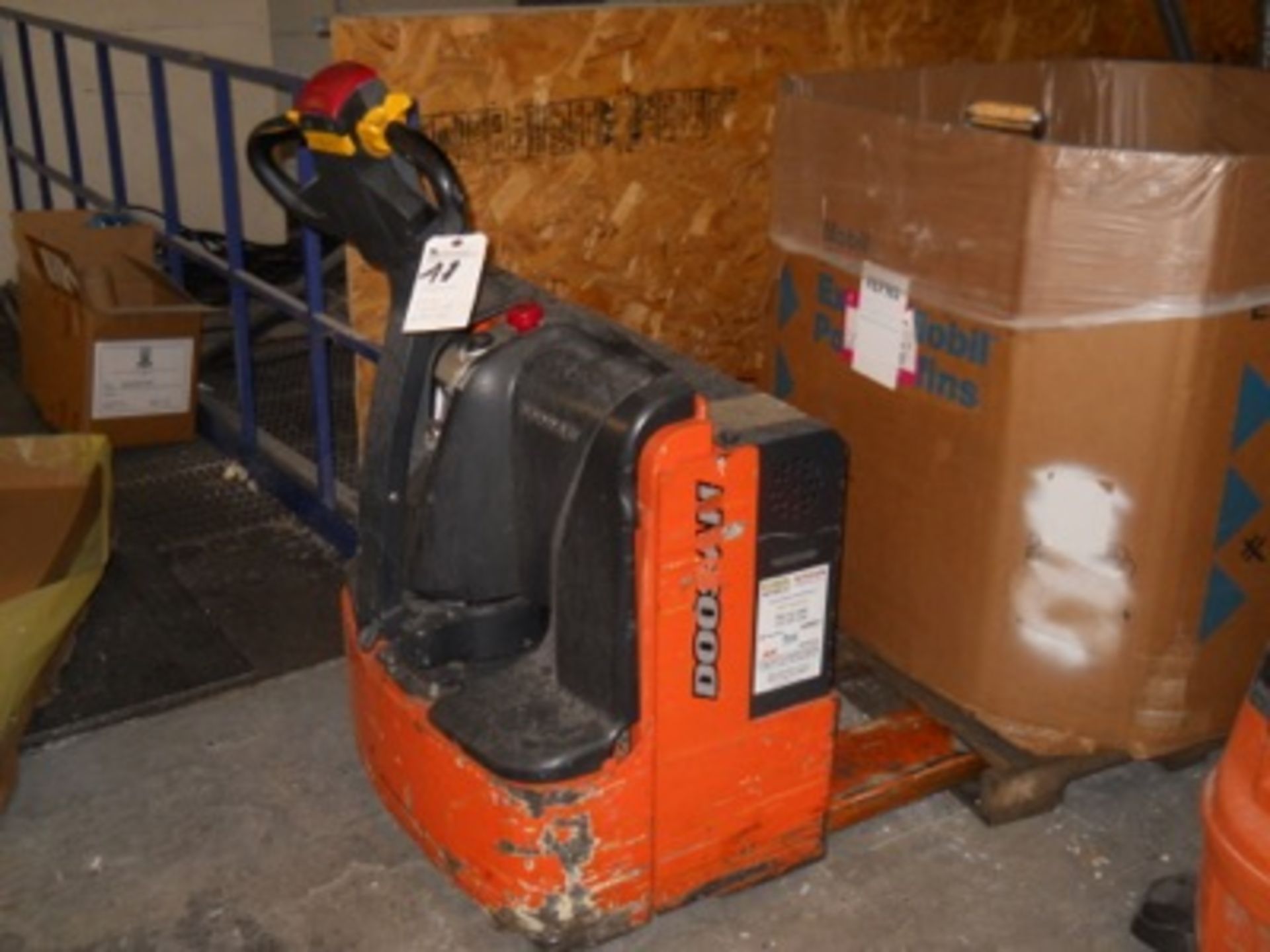 Doosan Electric Pallet Jack w/ Built-In