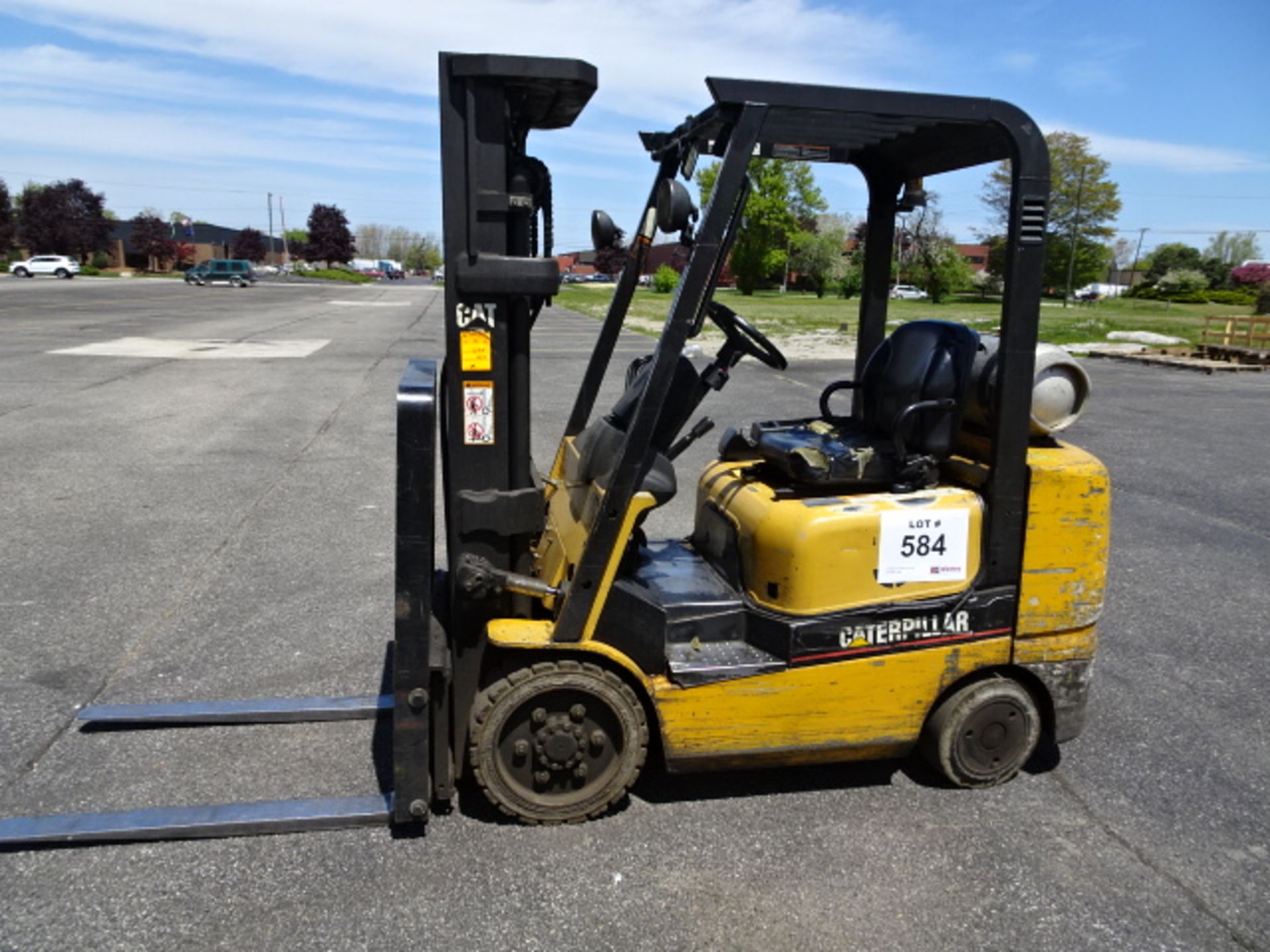 Caterpillar LPG 5000-Lb Forklift w/ Triple Mast, Side Shift, Solid Wide Track Tires, 14487 Hours, - Image 3 of 4