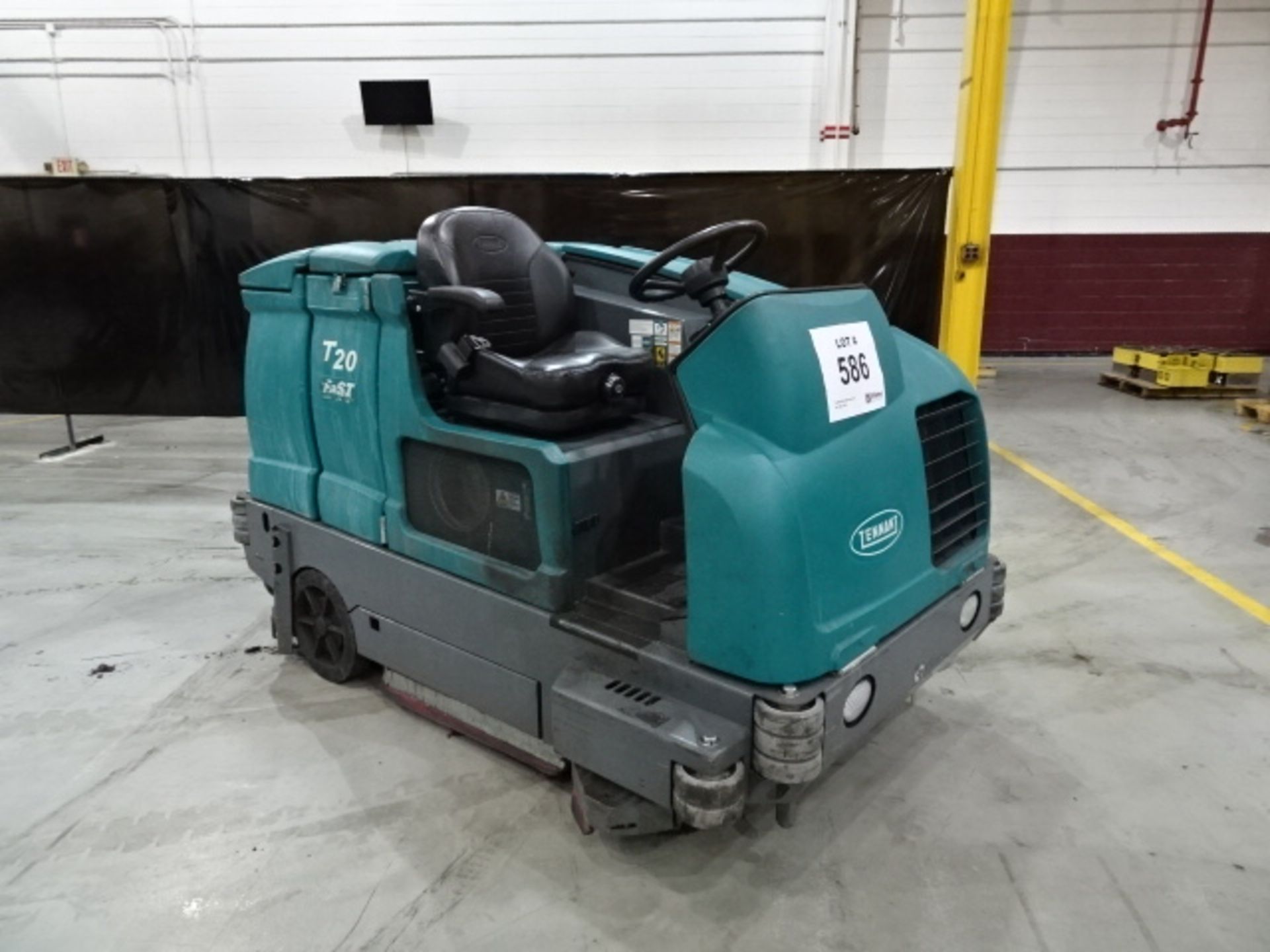 2014 Tennant LPG Floor Scrubbing Machine