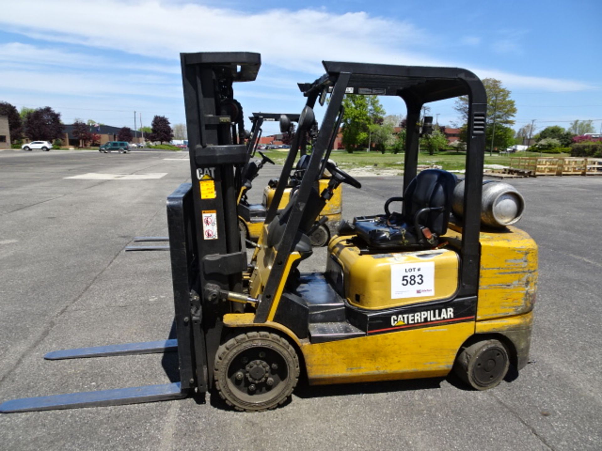 Caterpillar LPG 5000-Lb Forklift w/ Triple Mast, Side Shift, Solid Wide Track Tires, 10569 Hours, - Image 3 of 4