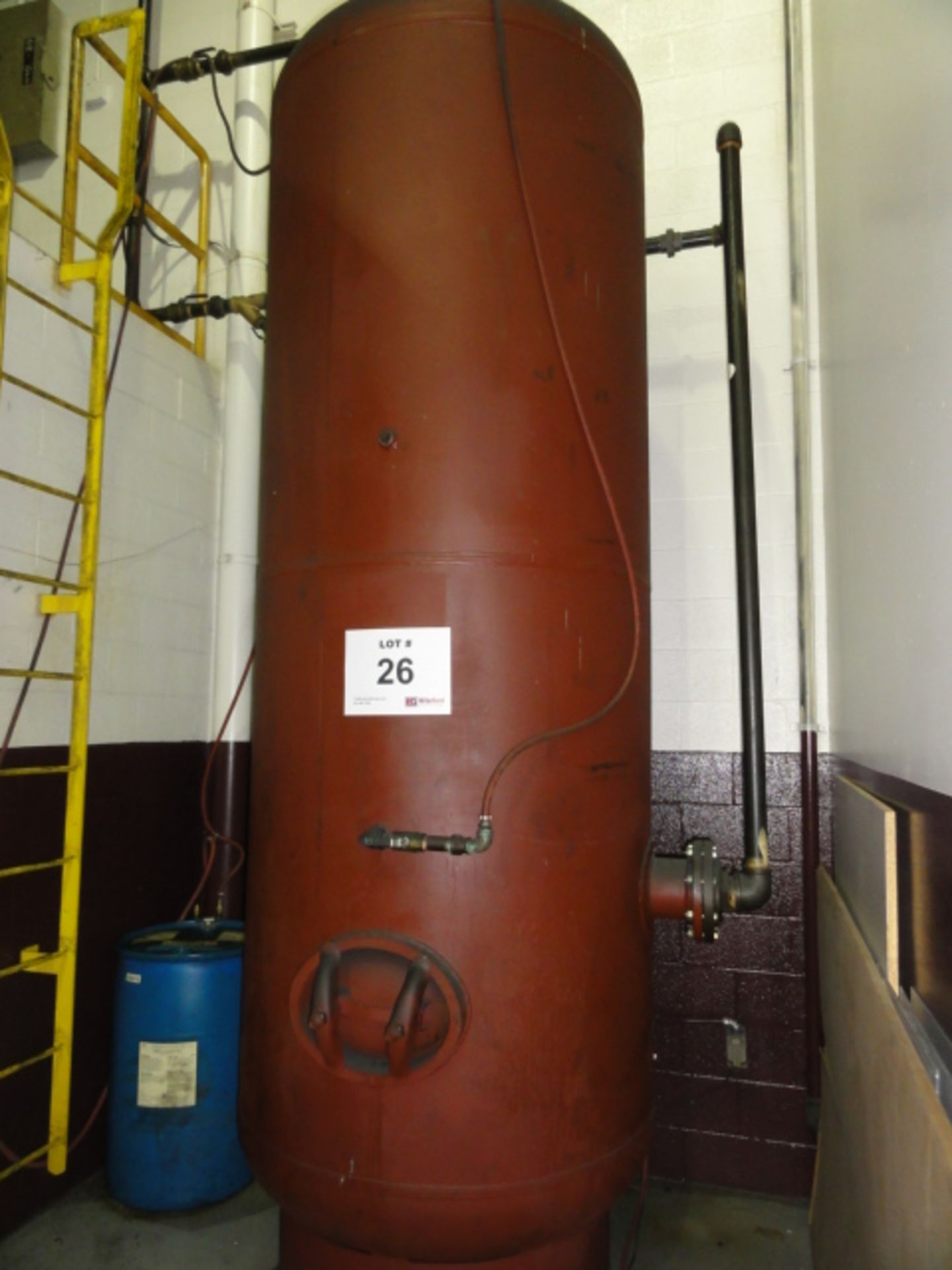 Approx. 700-Gallon Vertical Air Expansion Tank