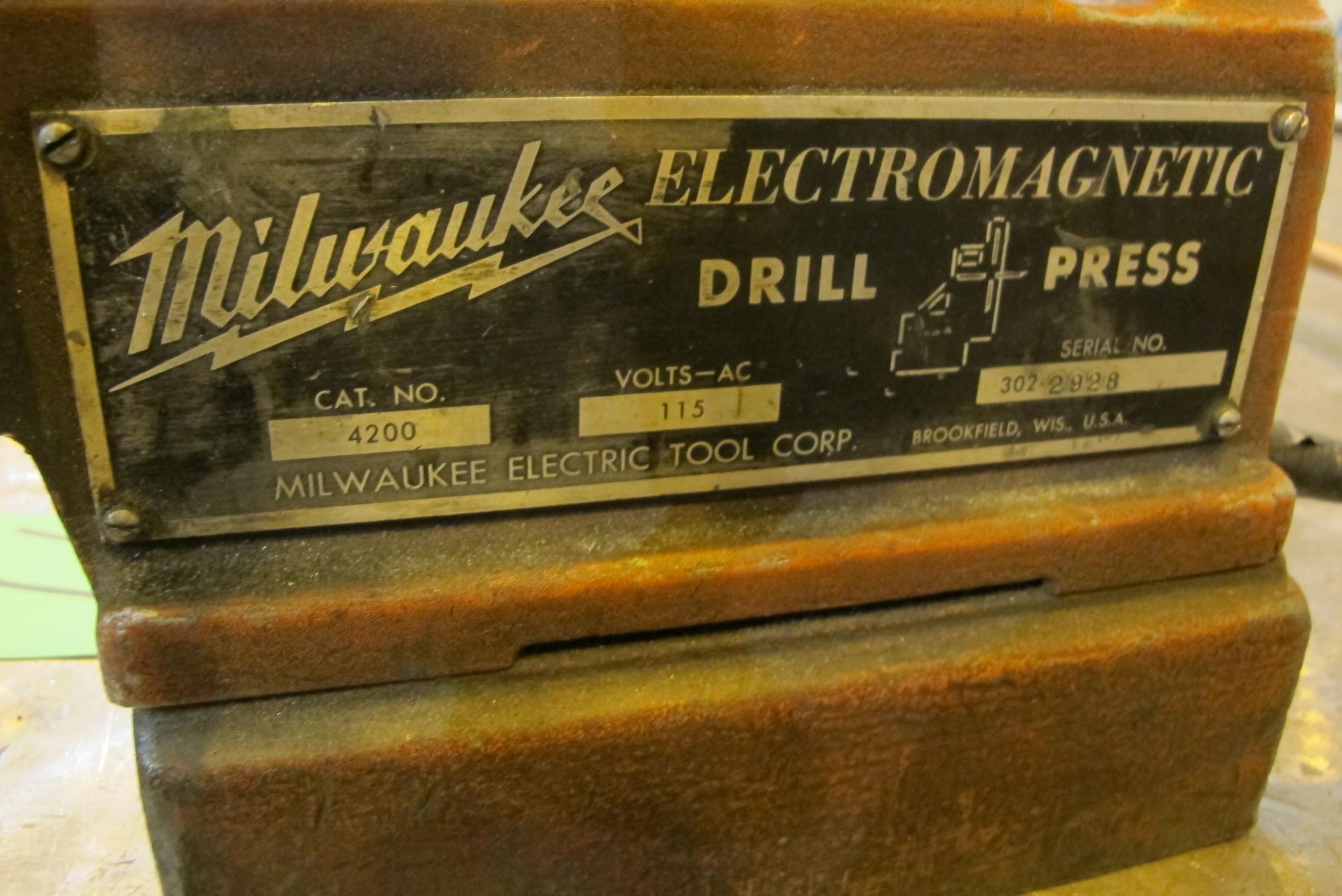 Milwaukee Cat #4200 electromagnetic drill press - Image 3 of 3