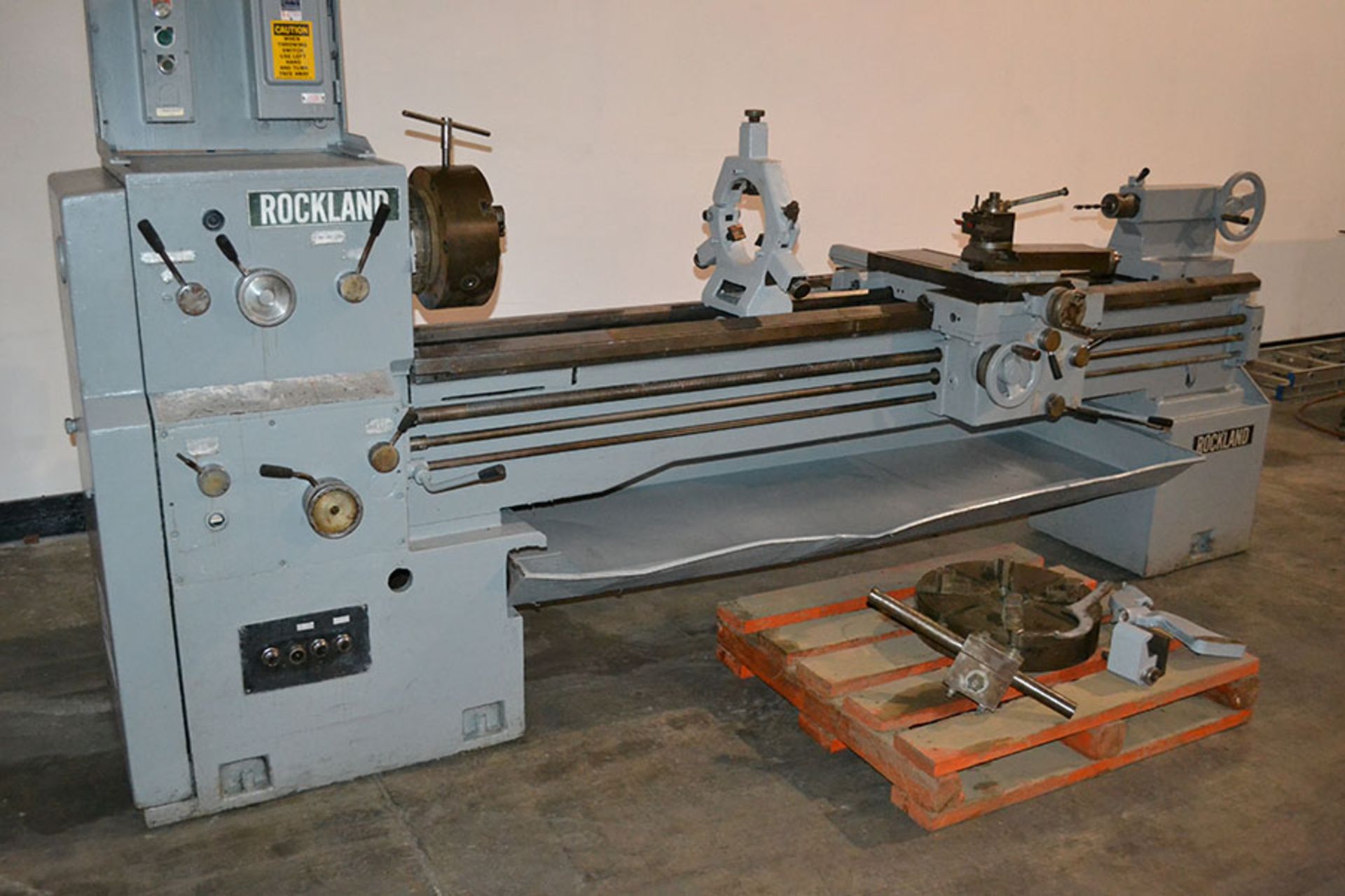Rockland 19″ / 27″ x 85″ Gap Bed Engine Lathe, Inch/MM, 3 Jaw / 4 Jaw Chuck - Image 3 of 17
