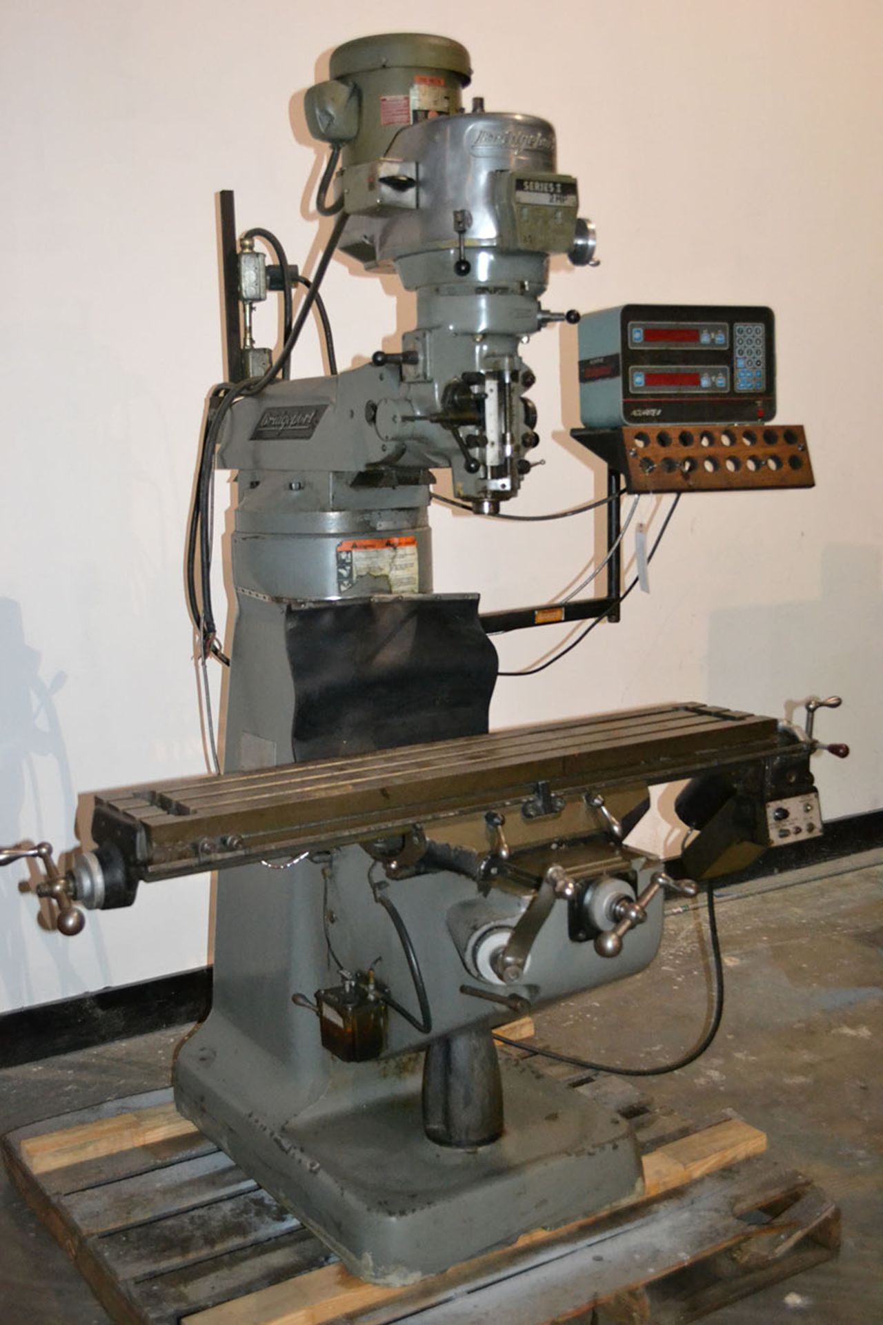 Bridgeport Series I 9″ x 48″ Variable Speed Milling Machine w/ Acu-Rite DRO - Image 4 of 14