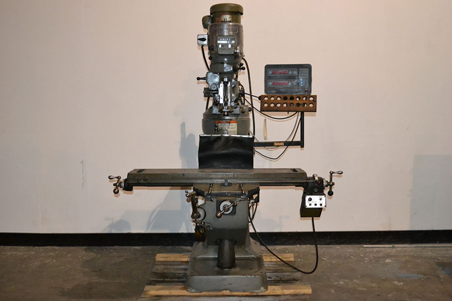 Bridgeport Series I 9″ x 48″ Variable Speed Milling Machine w/ Acu-Rite DRO