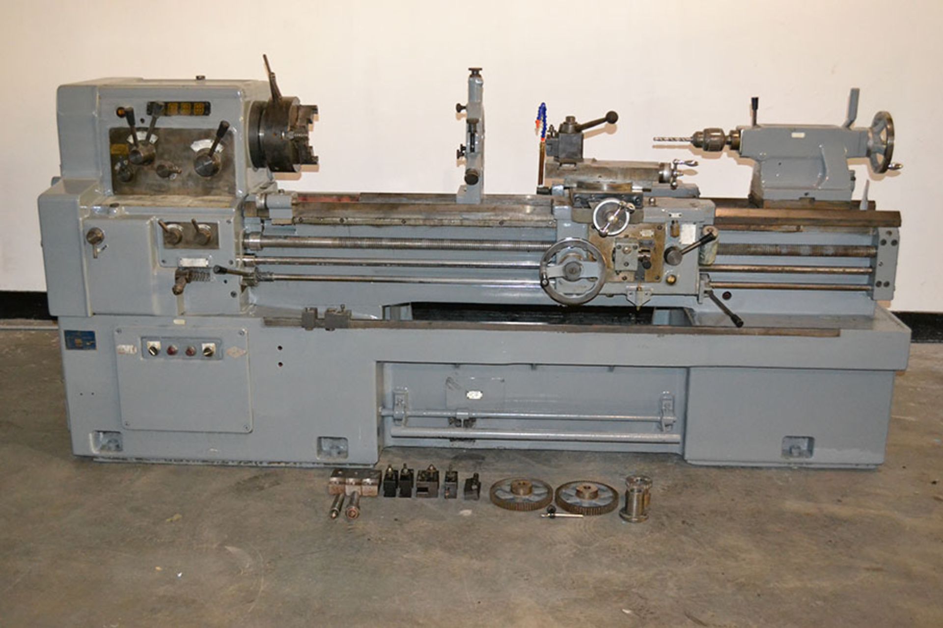 Whacheon Webb WL-435 17″ x 59″ Gap Bed Engine Lathe