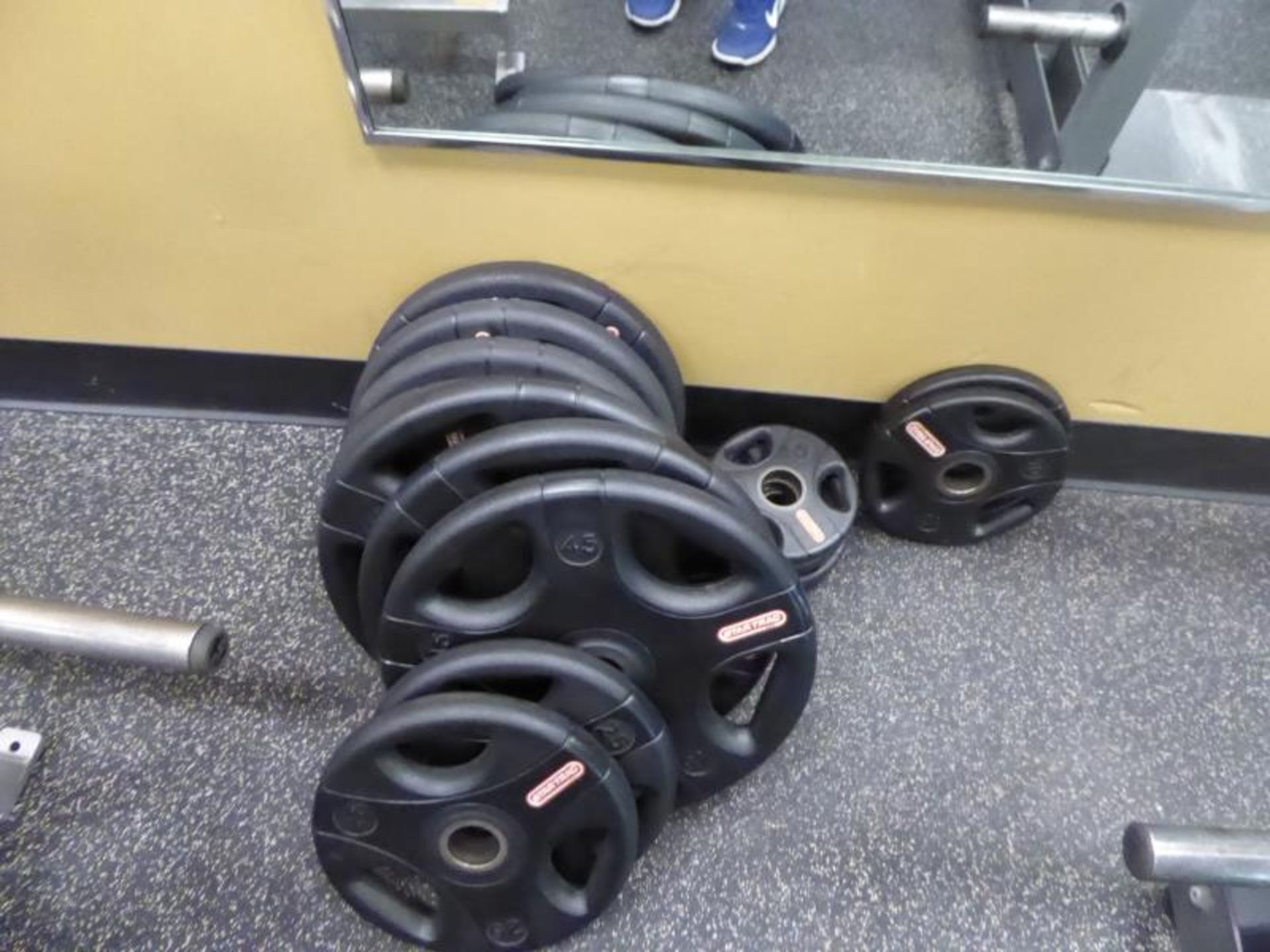 Coated Weight Plates (UPDATED COUNT) (26) - 45lbs, (6) 35lbs, (13) 25Lbs, (10) 5lbs, (5) 2.5Lbs - Image 3 of 4