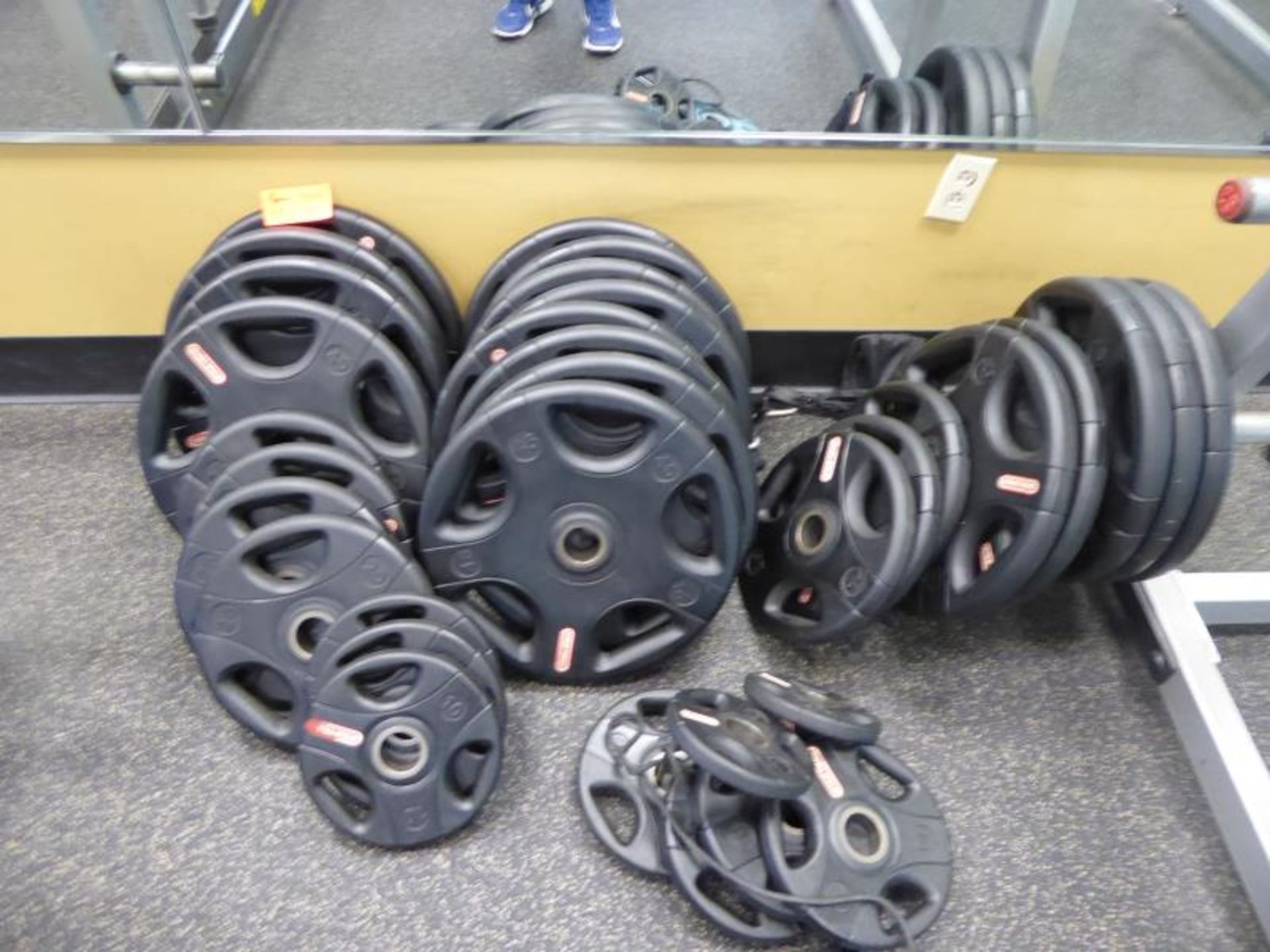 Coated Weight Plates (UPDATED COUNT) (26) - 45lbs, (6) 35lbs, (13) 25Lbs, (10) 5lbs, (5) 2.5Lbs