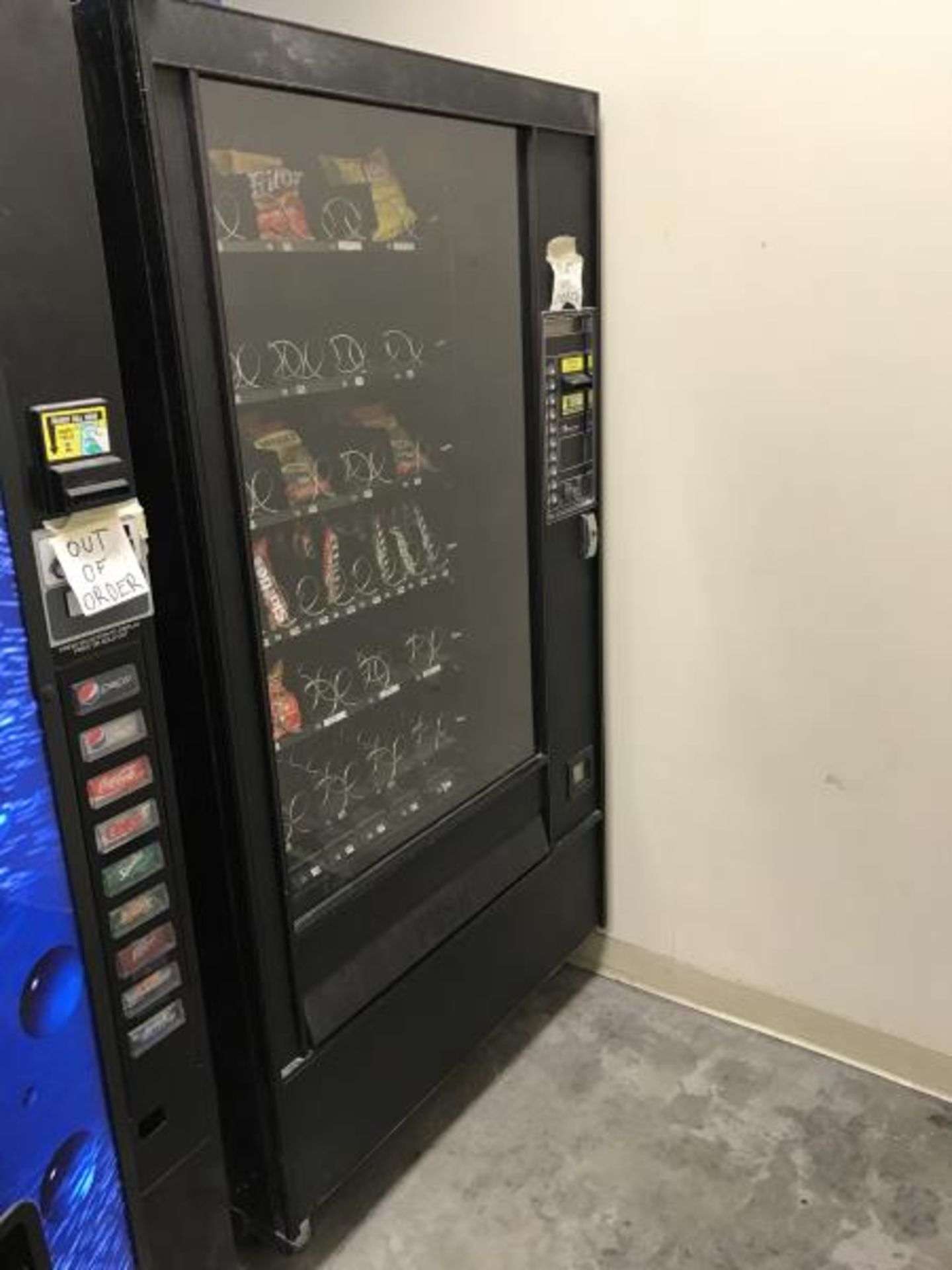 Snack Vending Machine, Need Bill Catcher, Works Otherwise Otherwise