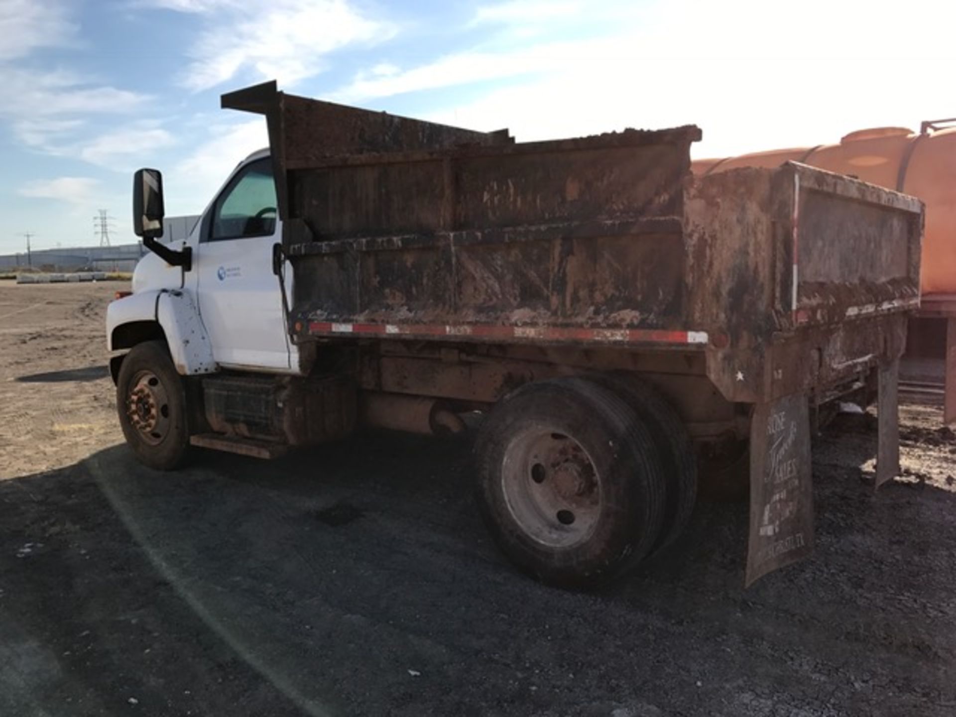 2007 Chevrolet C 6500 Gallon 6/10 Dump Truck, Diesel, Vin: 1GBJ6C1C87F407590, 259,746 Miles - Image 7 of 12