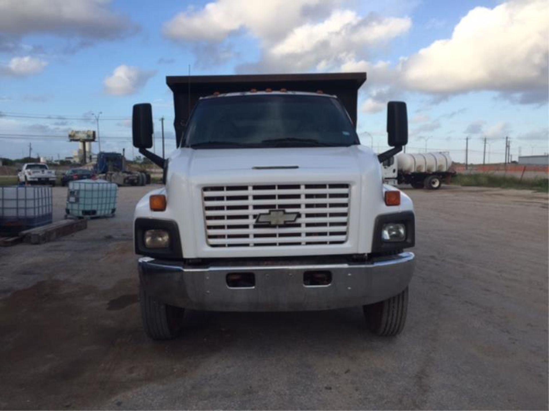 2007 Chevrolet C 6500 Gallon 6/10 Dump Truck, Diesel, Vin: 1GBJ6C1C87F407590, 259,746 Miles - Image 9 of 12