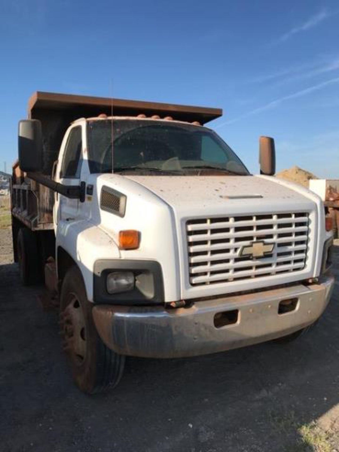 2007 Chevrolet C 6500 Gallon 6/10 Dump Truck, Diesel, Vin: 1GBJ6C1C87F407590, 259,746 Miles - Image 2 of 12