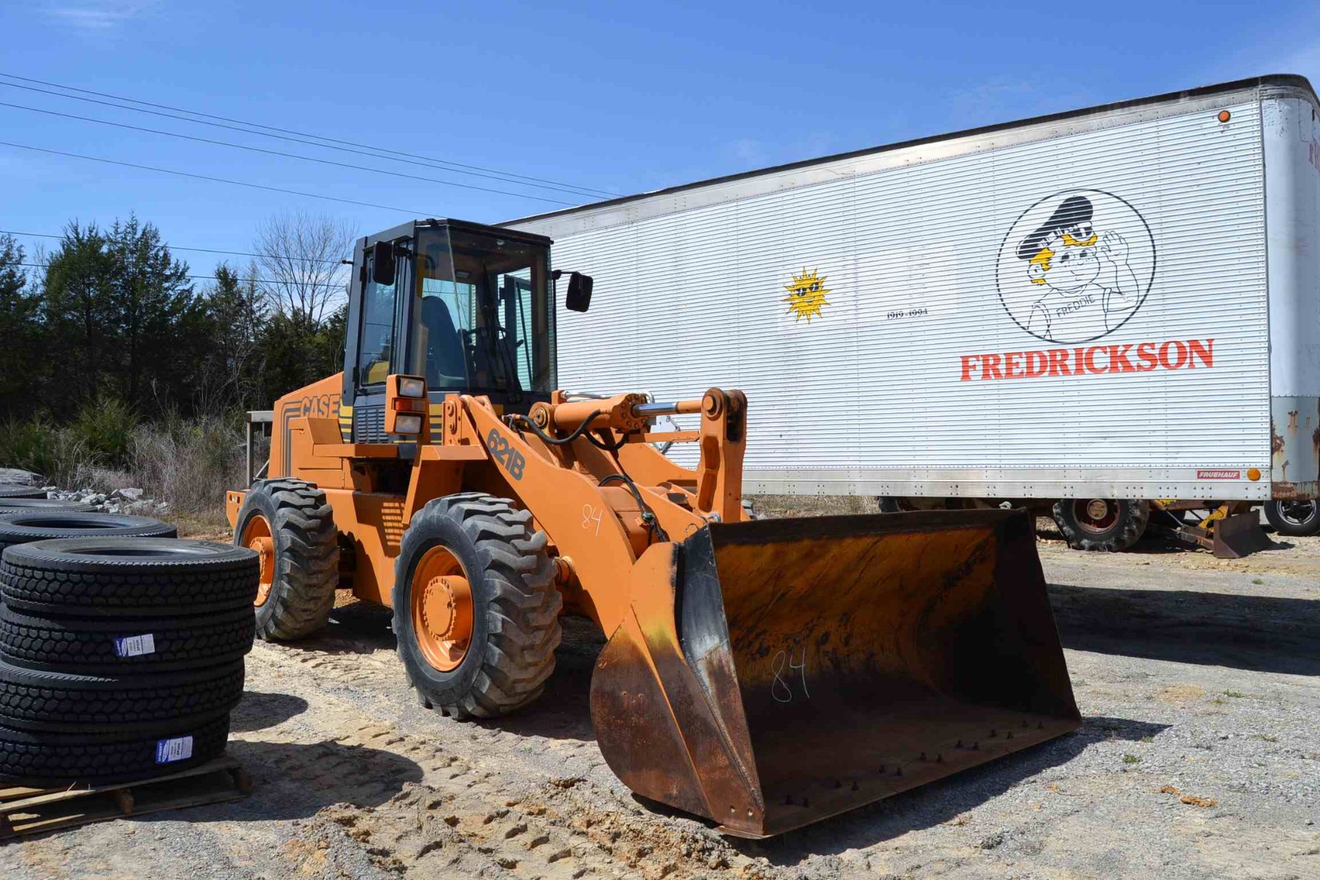 1994 CASE 621B ARTICULATING WHEEL LOADER W/QUICK ATTACH; W/ENCLOSED CAB; W/BUCKET; S/N-JEE0039559;