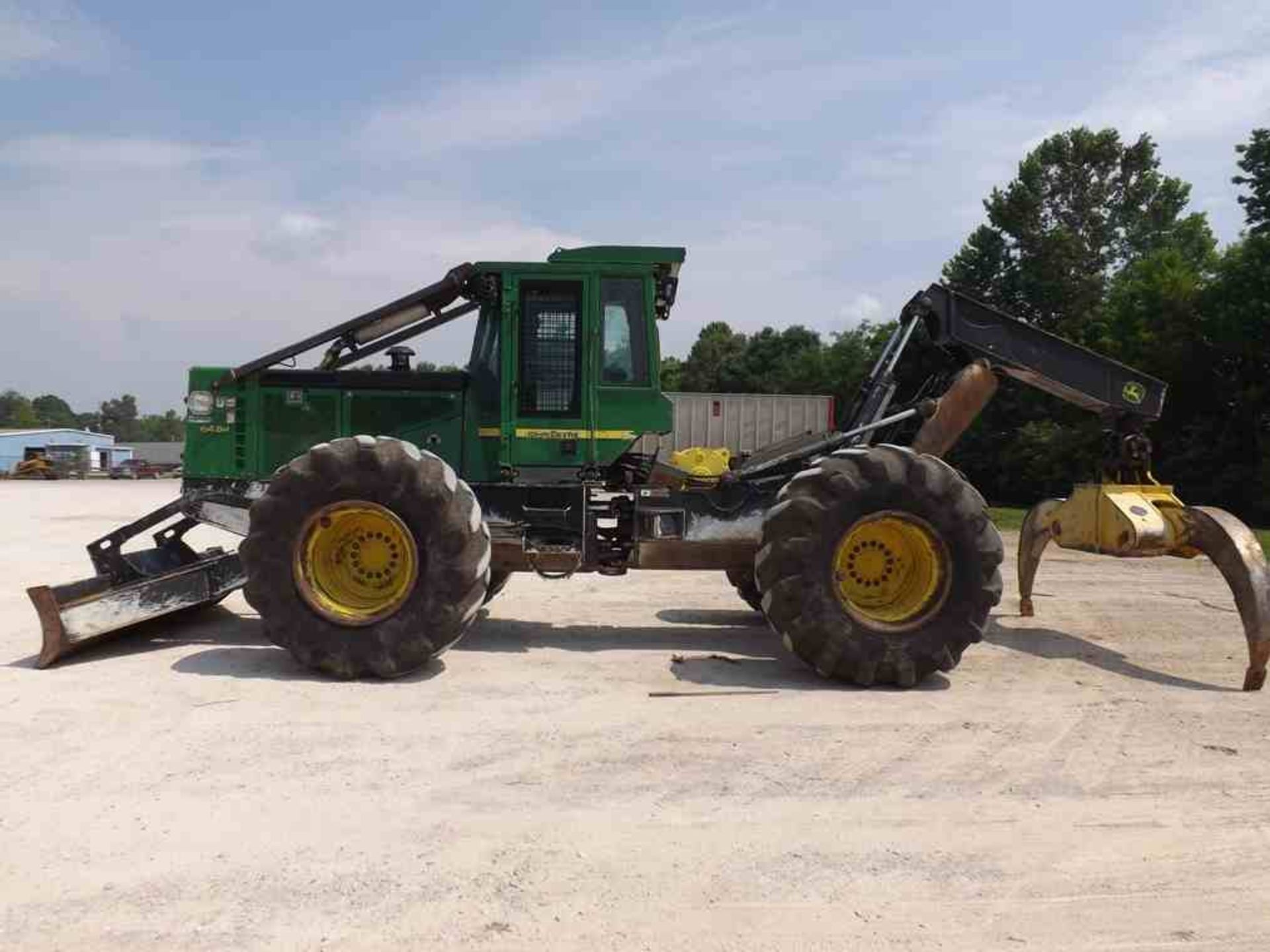 2010 JOHN DEERE 648H DUAL ARCH GRAPPLE SKIDDER W/ENCLOSED CAB WITH HEAT & AIR; W/30.5X32 RUBBER; S/