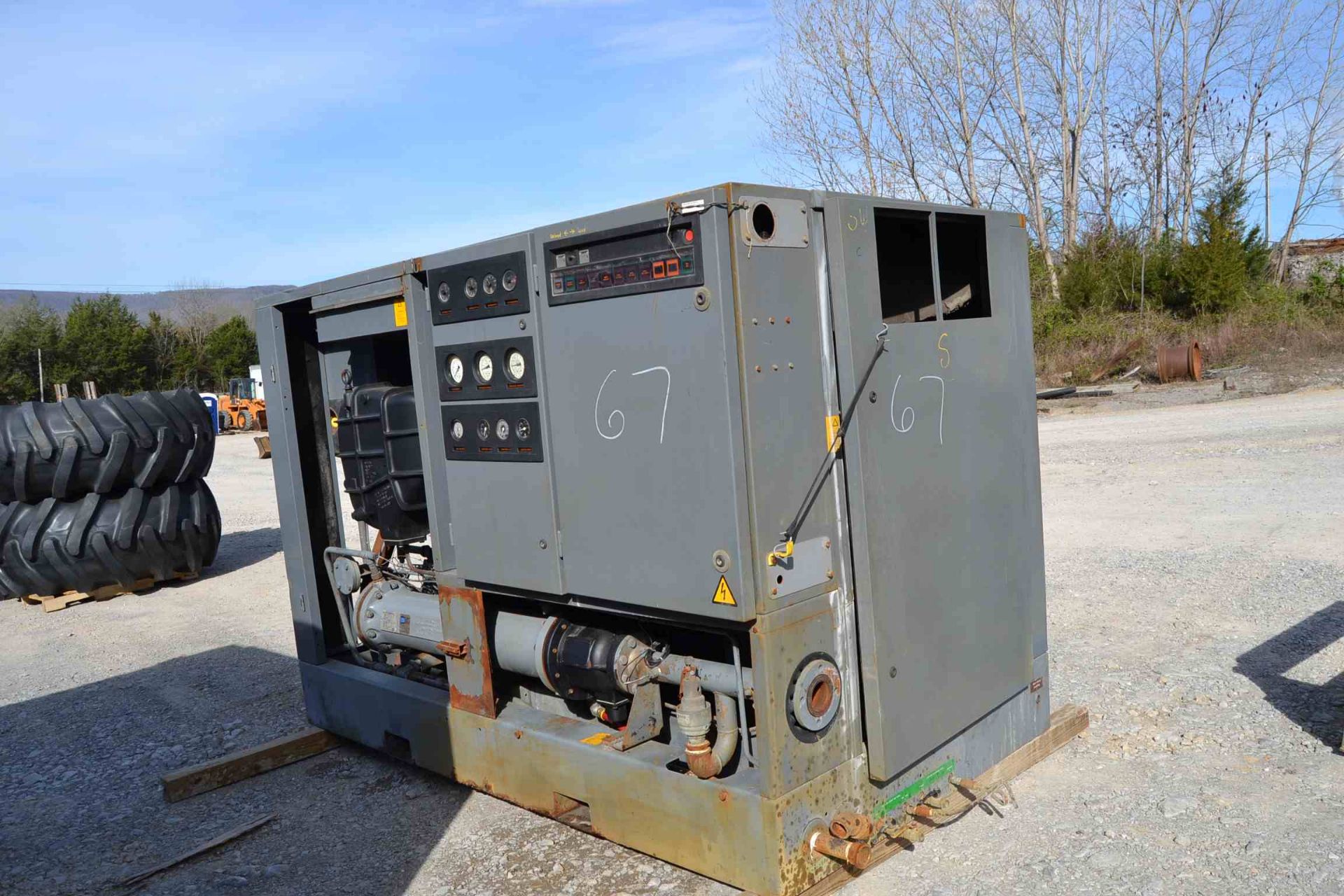 ATLAS COPCO 200 HP SCREW TYPE AIR COMPRESSOR