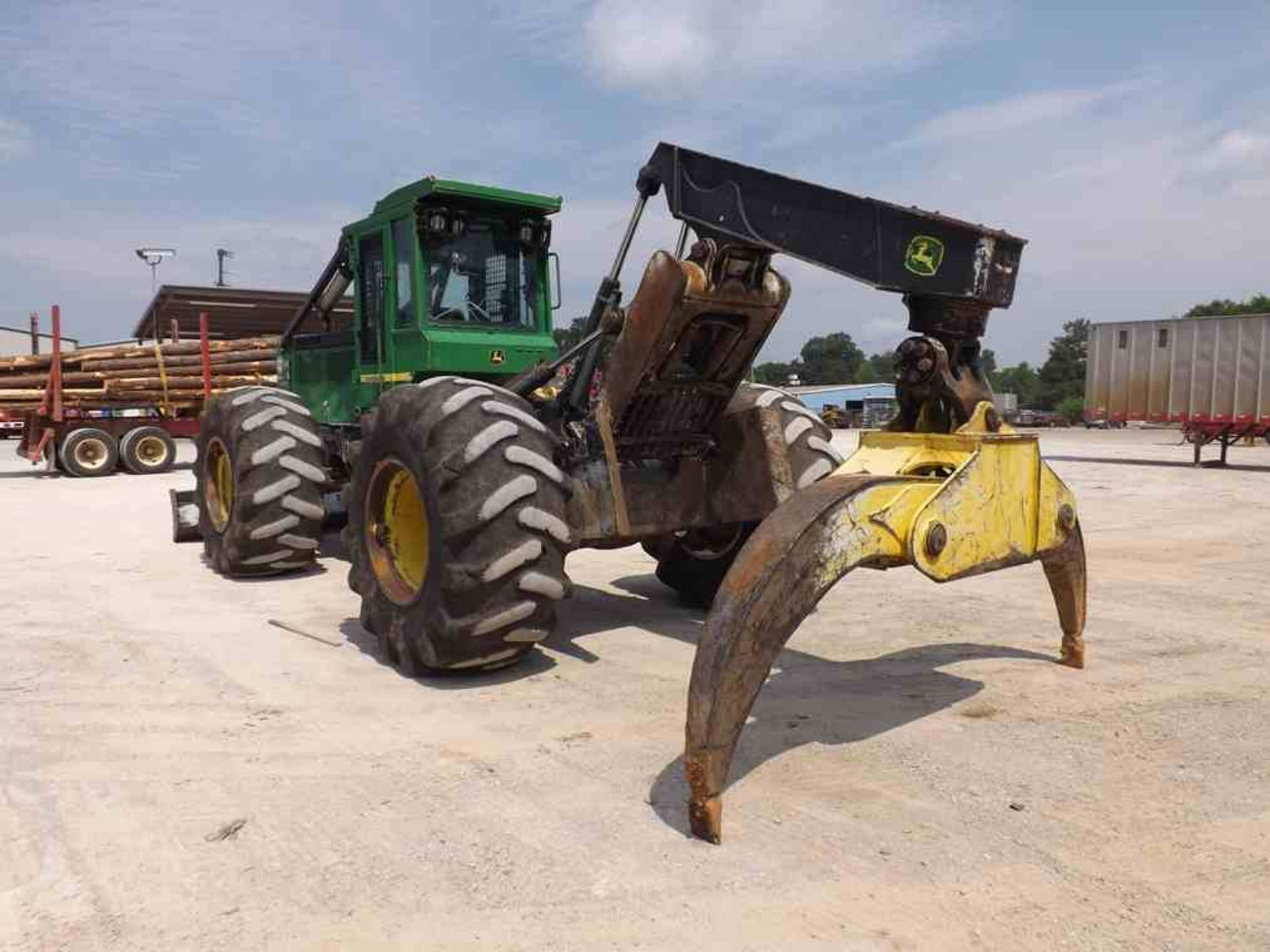 2010 JOHN DEERE 648H DUAL ARCH GRAPPLE SKIDDER W/ENCLOSED CAB WITH HEAT & AIR; W/30.5X32 RUBBER; S/ - Image 5 of 5