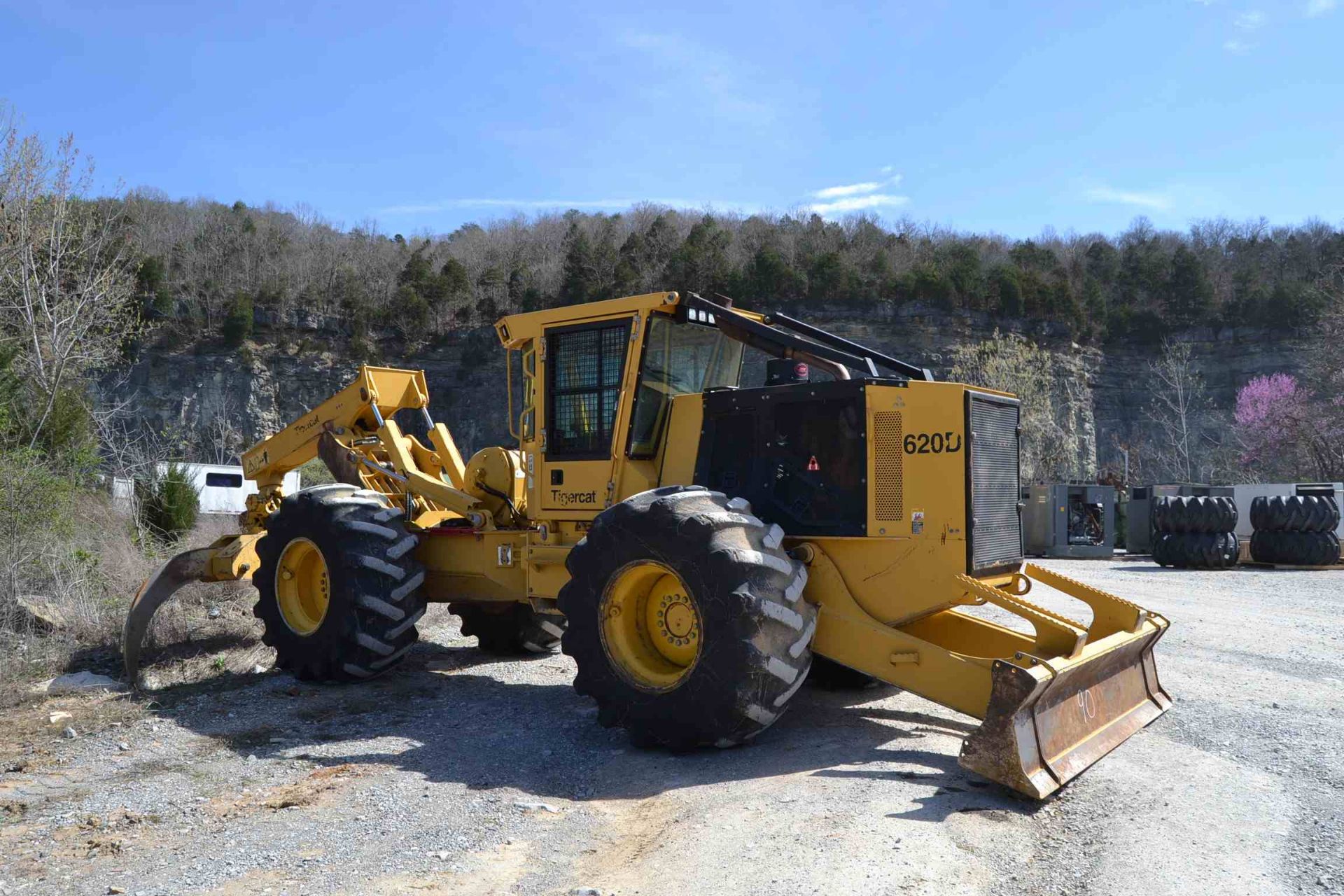 2013 TIGERCAT 620D DUAL ARCH GRAPPLE SKIDDER W/ENCLOSED CAB WITH HEAT & AIR; W/30.5X32 RUBBER; S/N- - Image 2 of 3