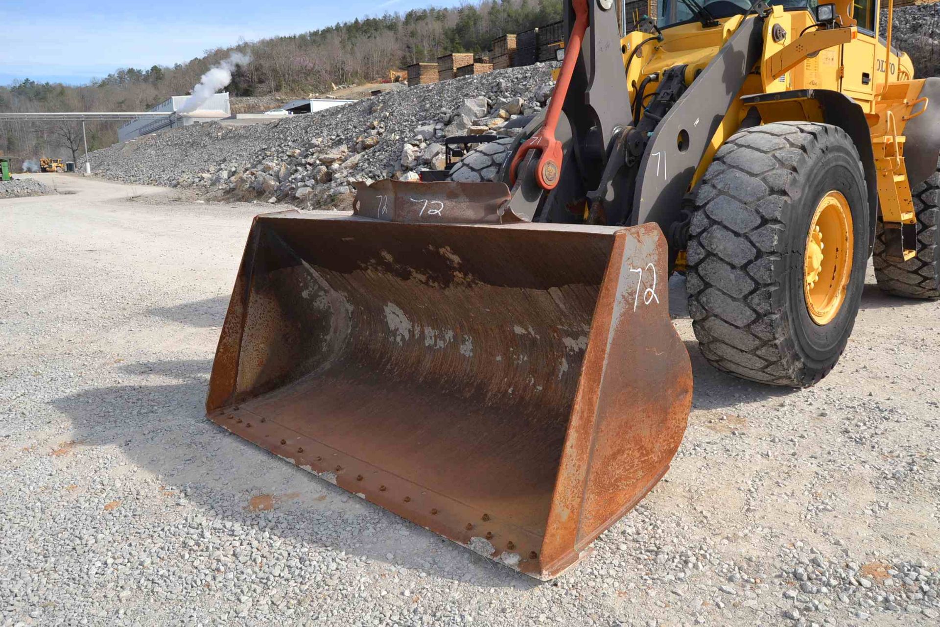 QUICK ATTACH BUCKET FOR VOLVO LOADER