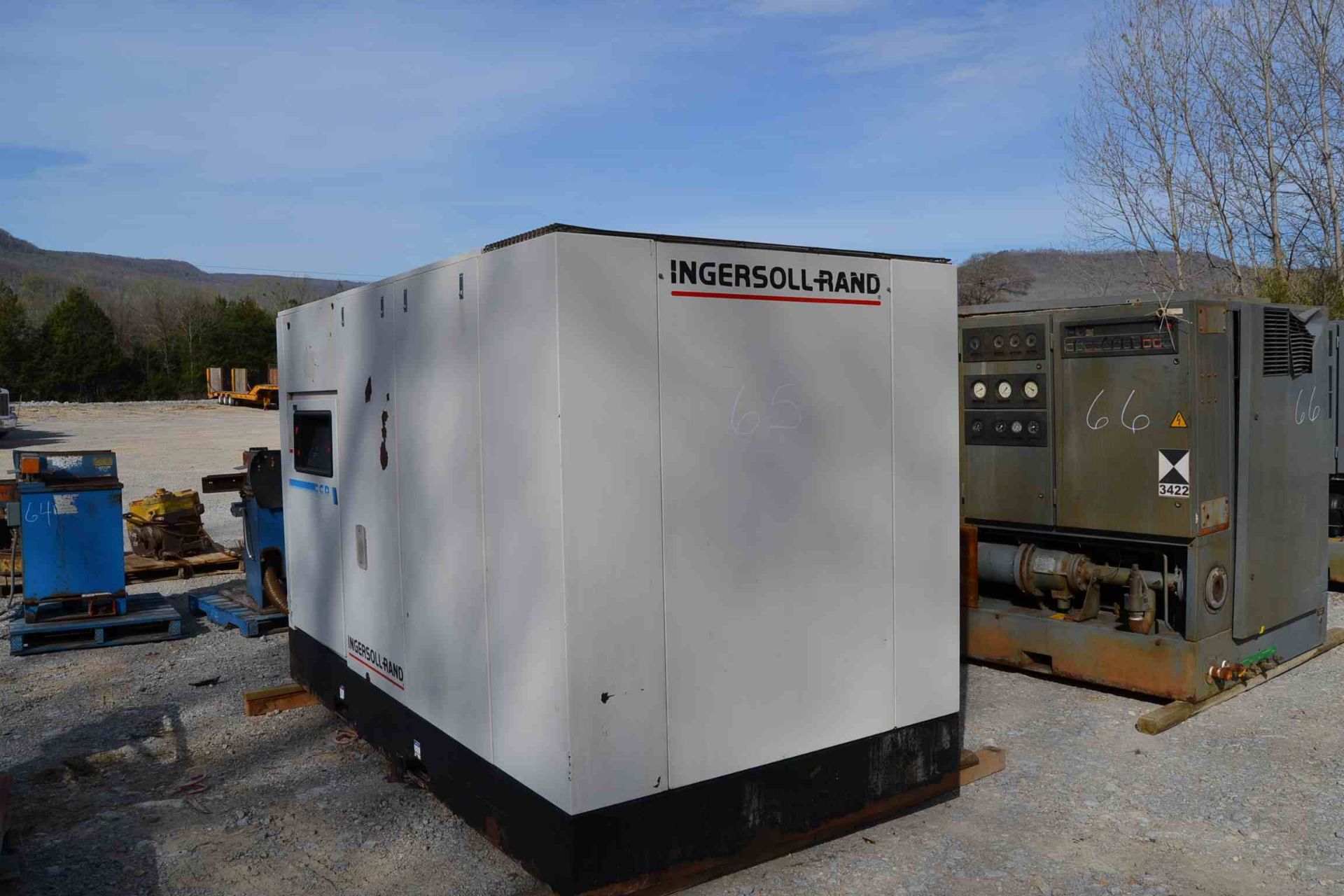 INGERSOLL RAND 150 HP SCREW TYPE AIR COMPRESSOR - Image 2 of 2