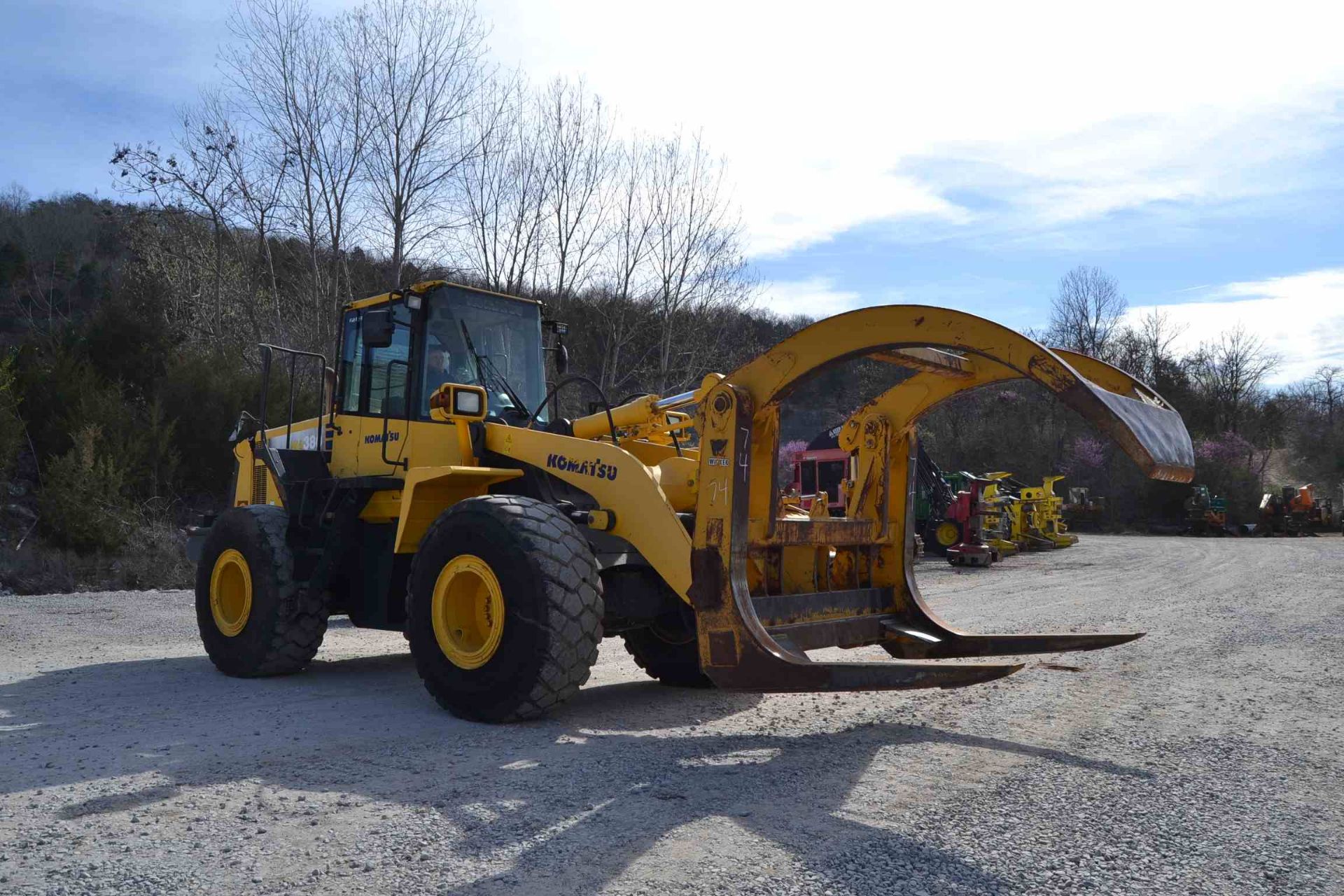 2006 KOMATSU 380 WHEEL LOADER W/HEAT & AIR CAB; W/23.5X25 RUBBER; W/LOG FORKS; W/HOLD DOWN; S/N- - Image 3 of 4