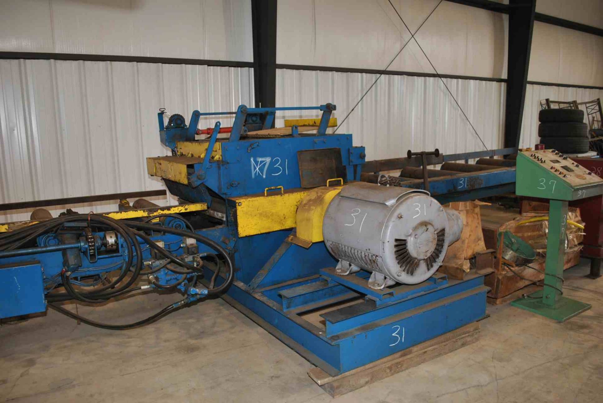 HILTON 742 COMBINATION EDGER W/150 HP MOTOR; W/INFEED; W/TRANSFER; W/OUTFEED ROLLCASE; W/EXTRA