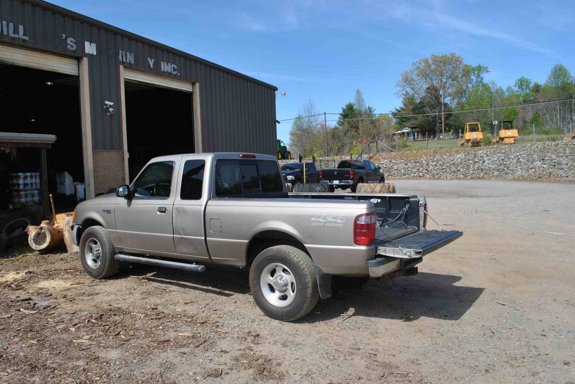 2004 FORD RANGER XLT 4X4 PICKUP W/AUTOMATIC TRANSMISSION; W/GAS ENGINE; VIN-1FTZR45EH4VB44711; - Image 2 of 2