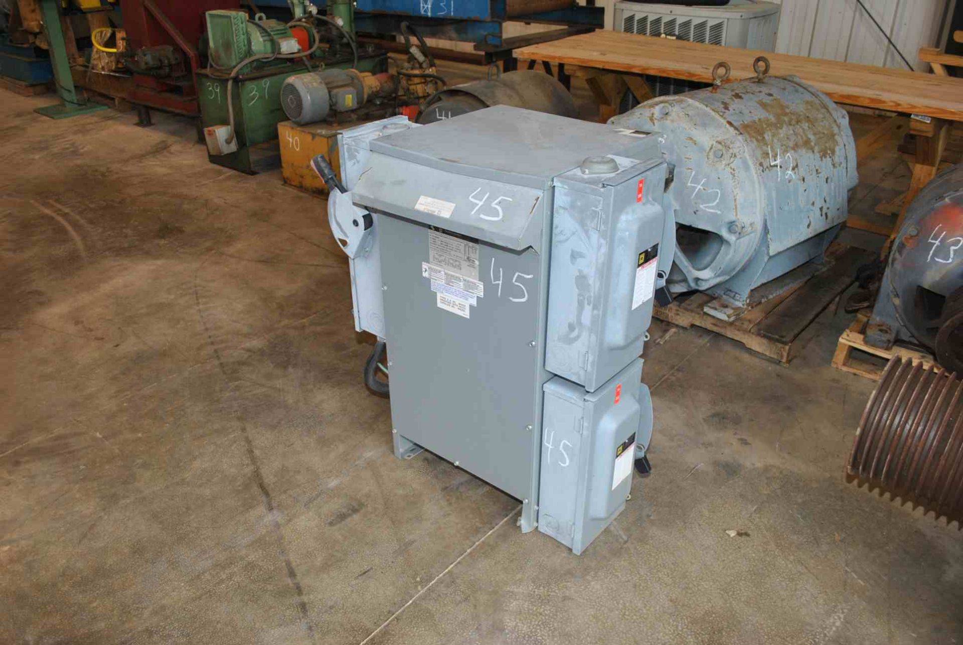 SQUARE D 50 KVA TRANSFORMER W/DISCONNECT