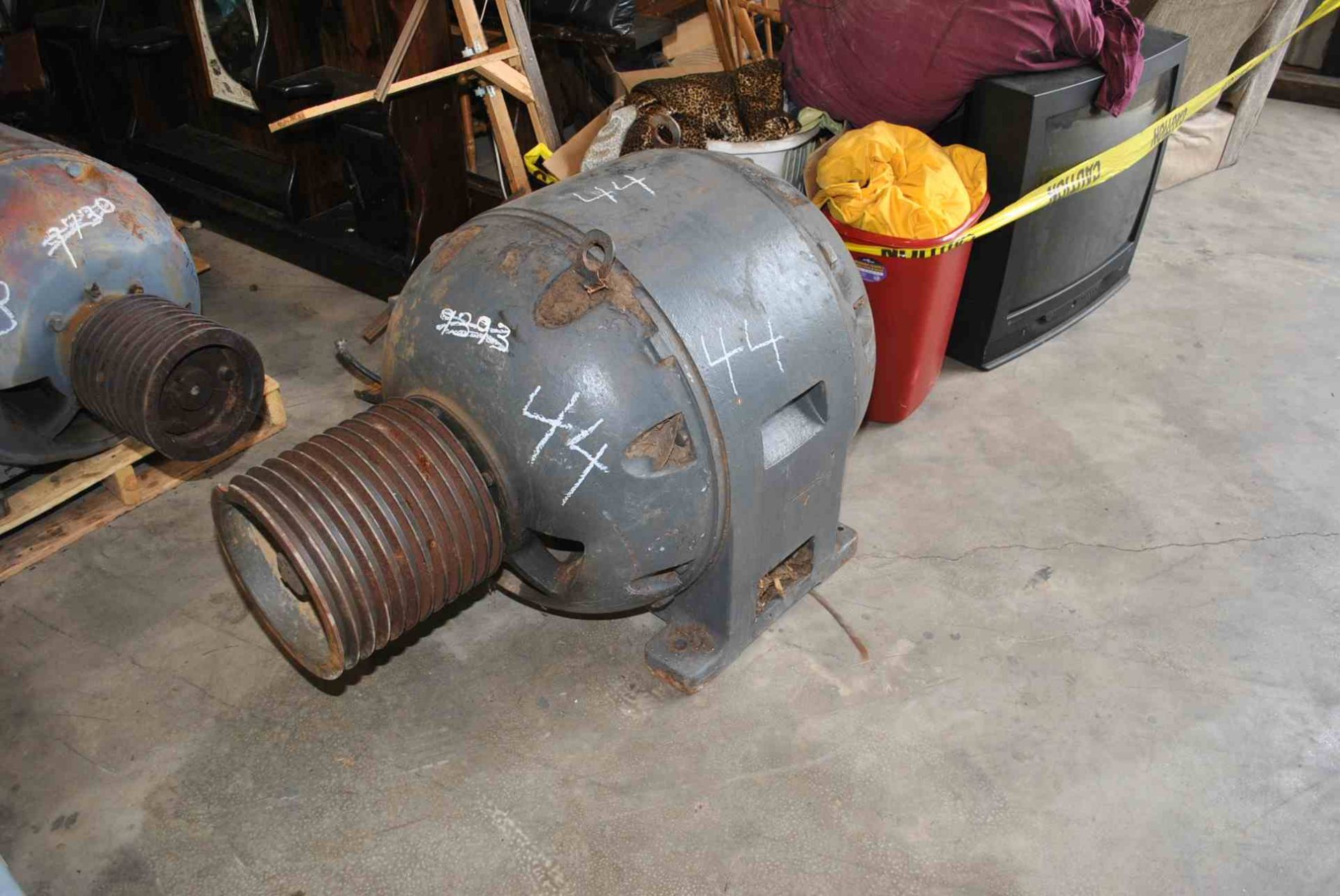 APPROXIMATELY 40 HP 440 VOLT 700 RPM MOTOR