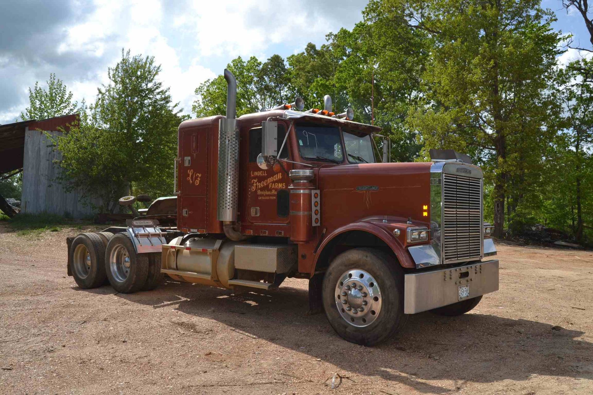 1982 FREIGHTLINER ROAD TRACTOR W/400 HP CUMMINS; WILL MAIL TITLE VIN-1FUPYDYB7CH20936 - Image 2 of 3