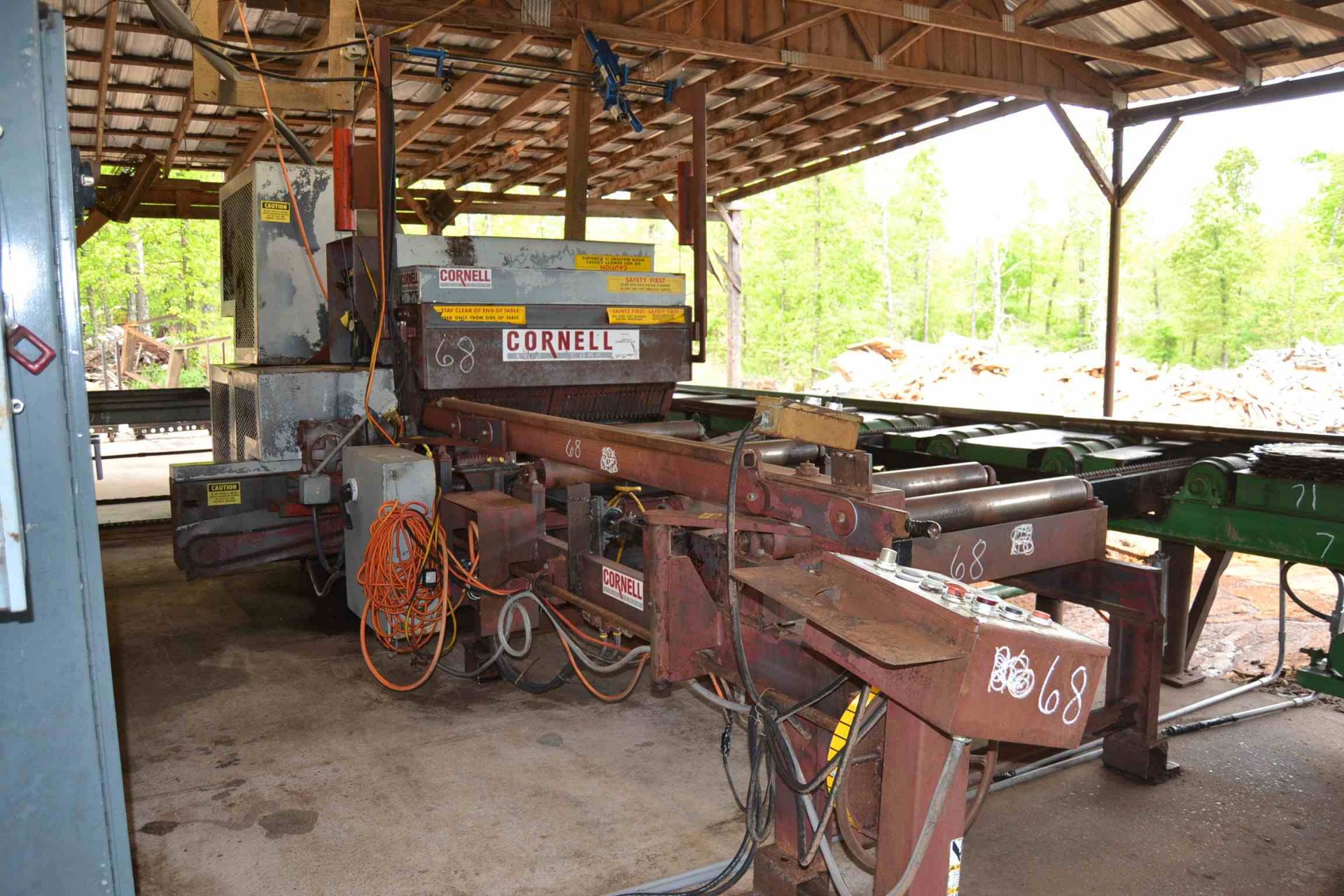 CORNELL 648 GANG EDGER W/STRAIGHT EDGE; W/CROWDER; W/4' OUTFEED; W/75 HP MOTOR; W/CONTROLS; S/N- - Image 3 of 3