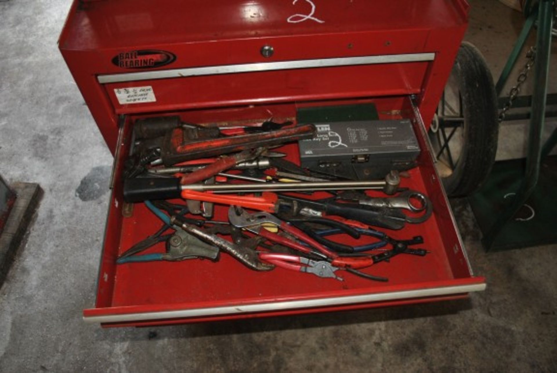 CRAFTSMAN TOOL BOX W/TOOLS - Image 4 of 5