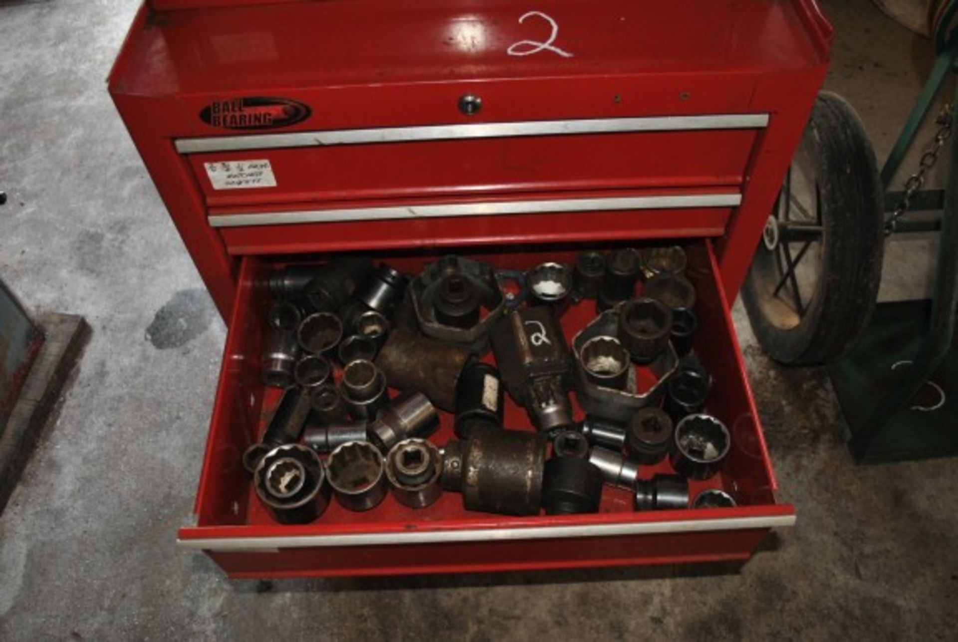 CRAFTSMAN TOOL BOX W/TOOLS - Image 3 of 5