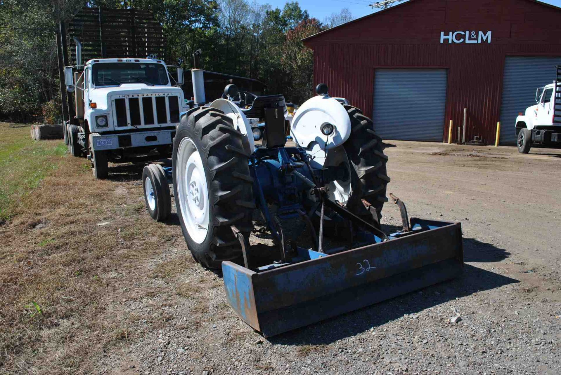 FORD 4000 TRACTOR S/N-D1014C; W/3 CYLINDER DIESEL ENGINE; W/DRAG BOX - Image 2 of 2