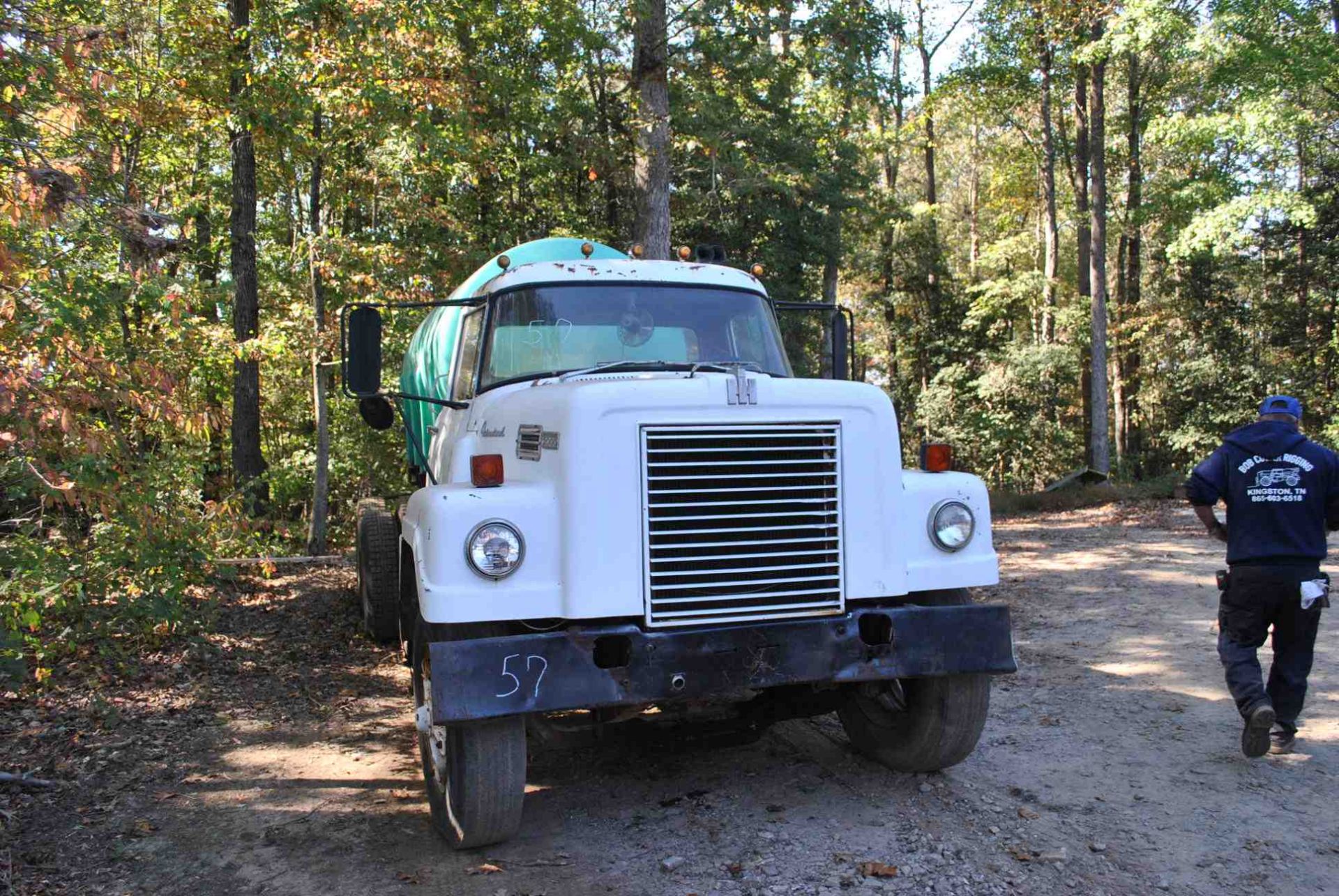 INTERNATIONAL FLEETSTAR 2000 WATER TRUCK TAMDEM AXLE; W/CUMMINS DIESEL ENGINE; W/WATER TANK; VIN- - Image 2 of 2