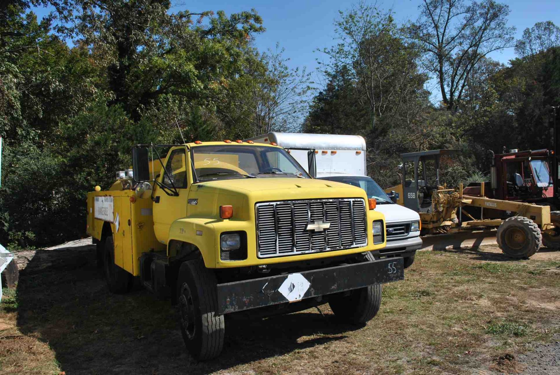 1990 CHEVY KODIAK FUEL TANKER TRUCK W/CAT 3116 ENGINE; W/185 HP MOTOR; W/6 SPEED TRANSMISSION; W/AIR - Image 2 of 2